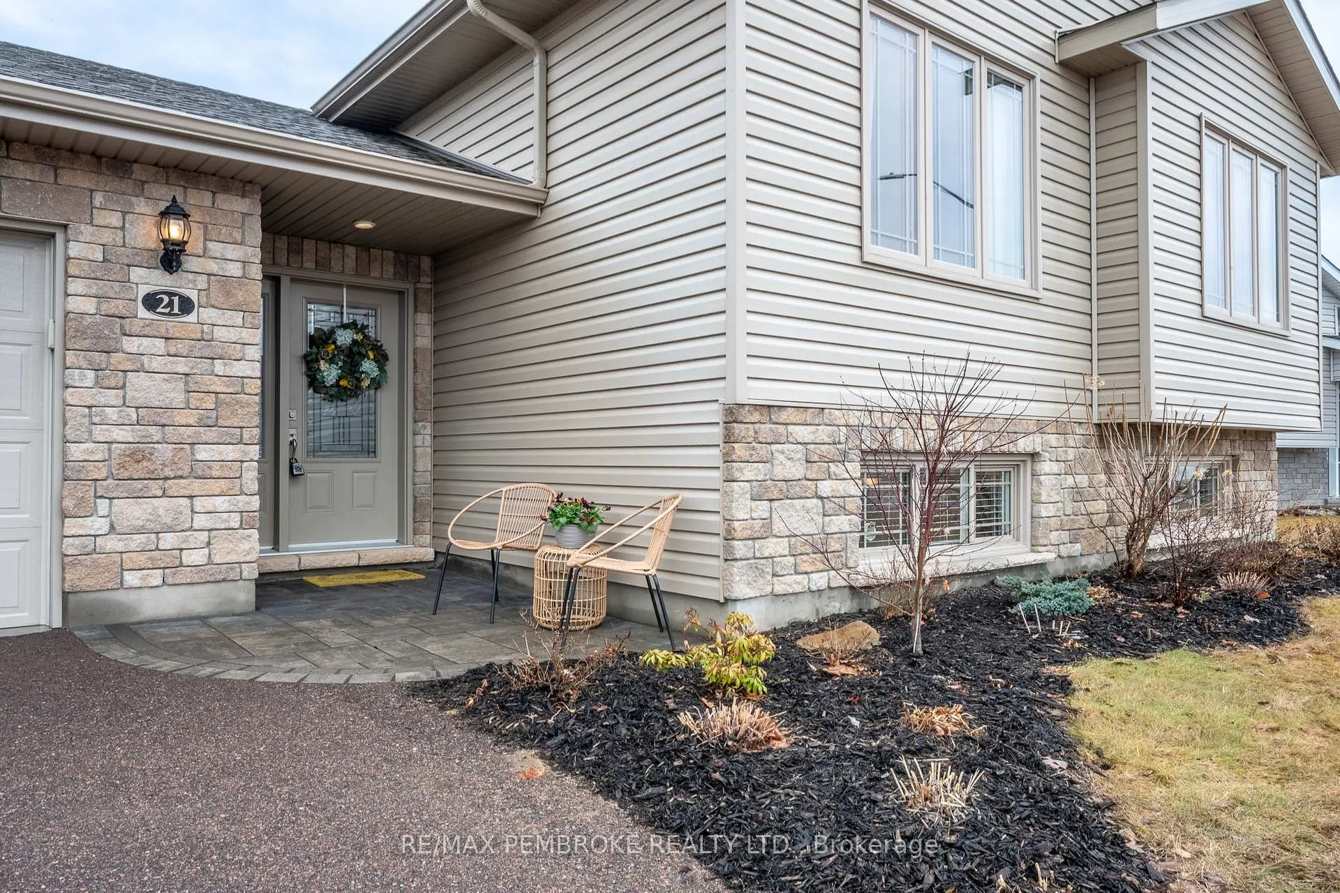 Photo 5 of 21 Newport Drive, Petawawa — HOMEH