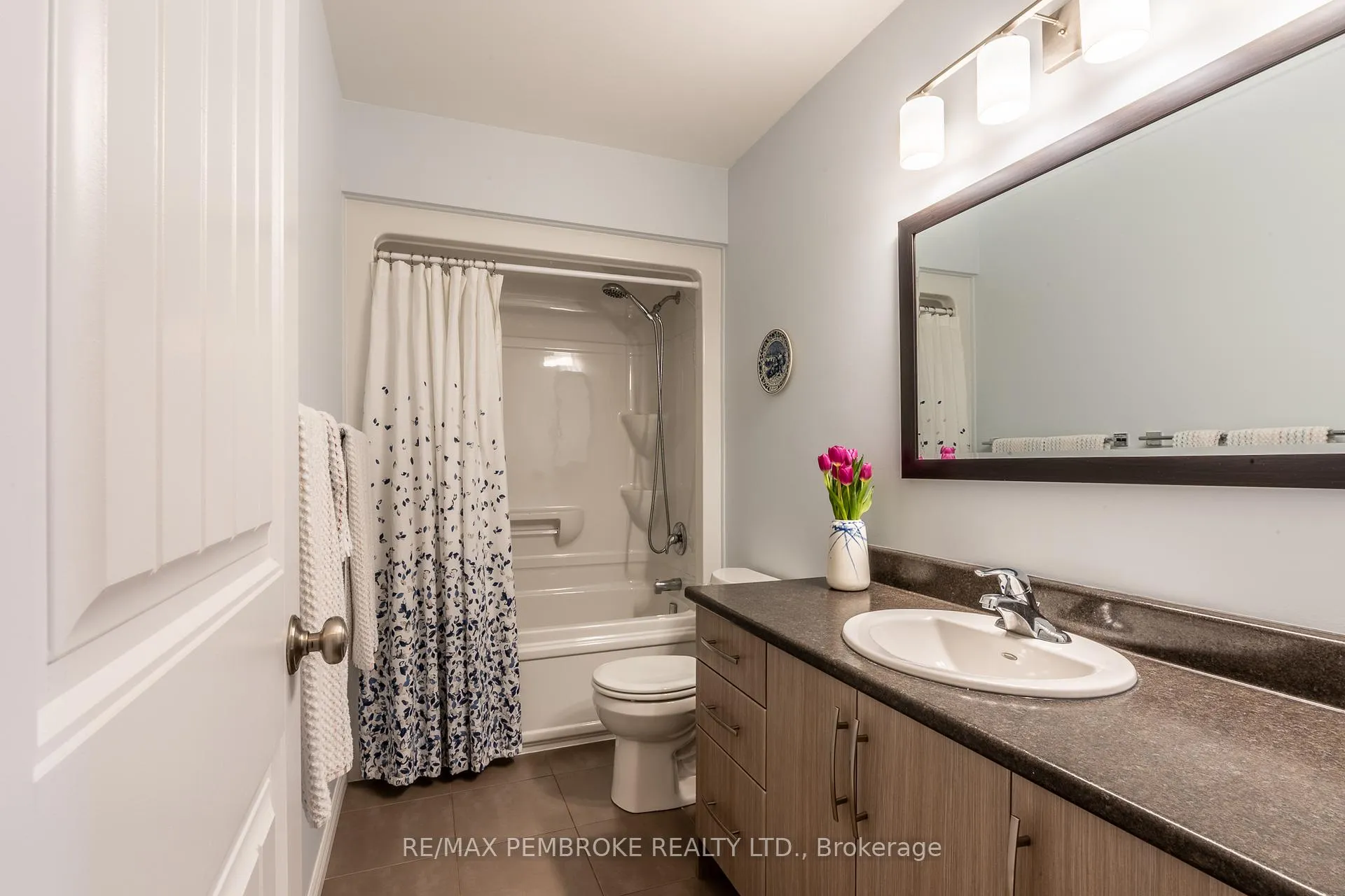 Photo 19 of 21 Newport Drive, Petawawa — HOMEH