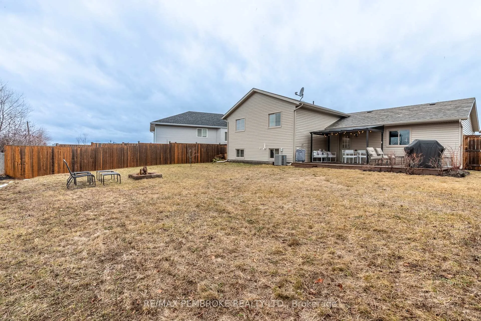 Photo 46 of 21 Newport Drive, Petawawa — HOMEH