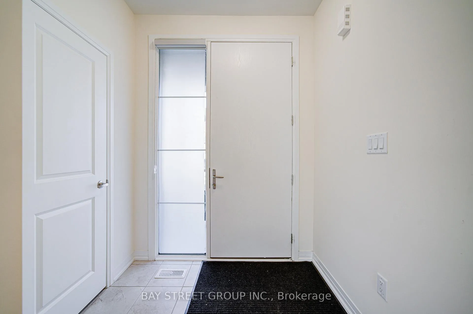 Photo 2 of 1091 Pisces Trail, Pickering, Rural Pickering — HOMEH