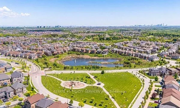 Photo 3 of 48 Beacon Hill Drive, Brampton, Credit Valley — HOMEH