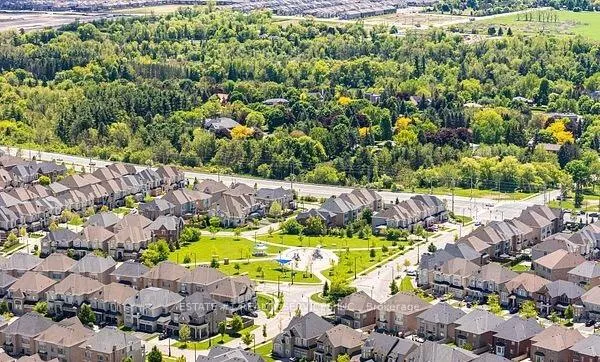 Photo 4 of 48 Beacon Hill Drive, Brampton, Credit Valley — HOMEH