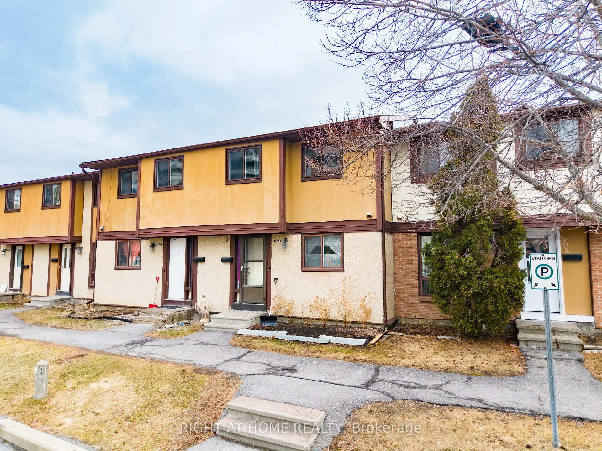 Photo 3 of 1324 Belgate Way, Ottawa, Cyrville — HOMEH