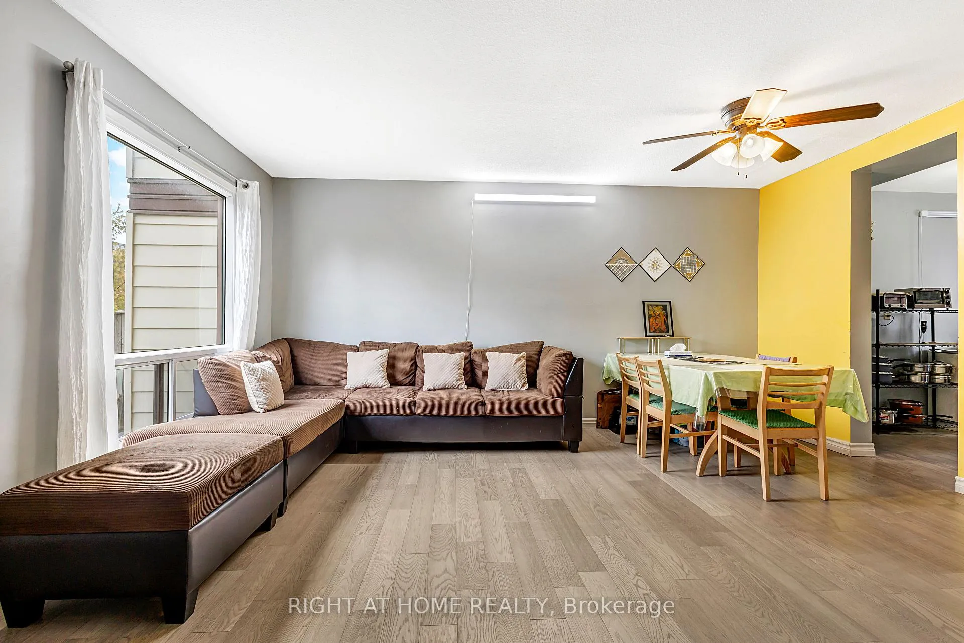 Photo 5 of 1324 Belgate Way, Ottawa, Cyrville — HOMEH