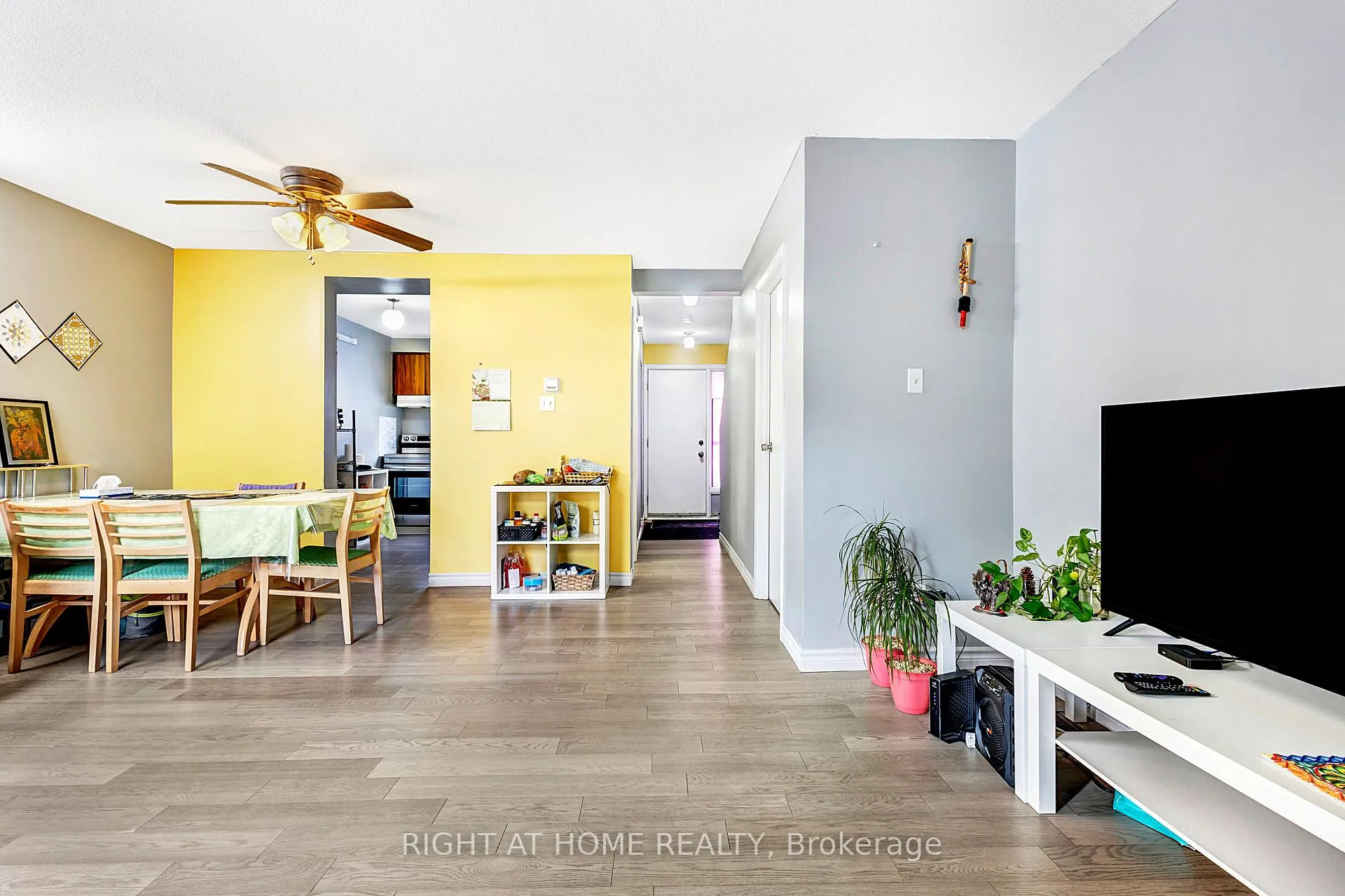 Photo 6 of 1324 Belgate Way, Ottawa, Cyrville — HOMEH