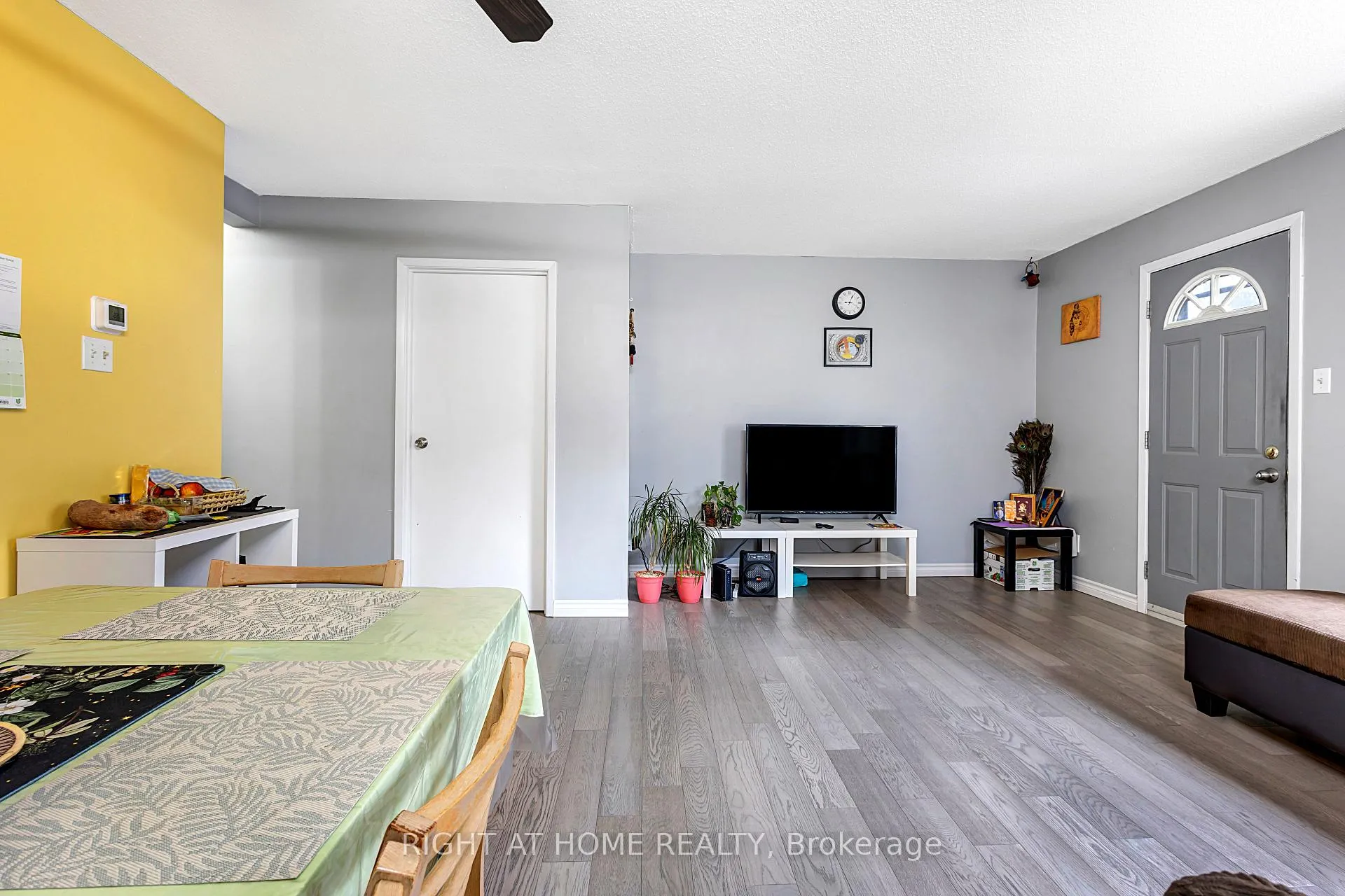 Photo 7 of 1324 Belgate Way, Ottawa, Cyrville — HOMEH