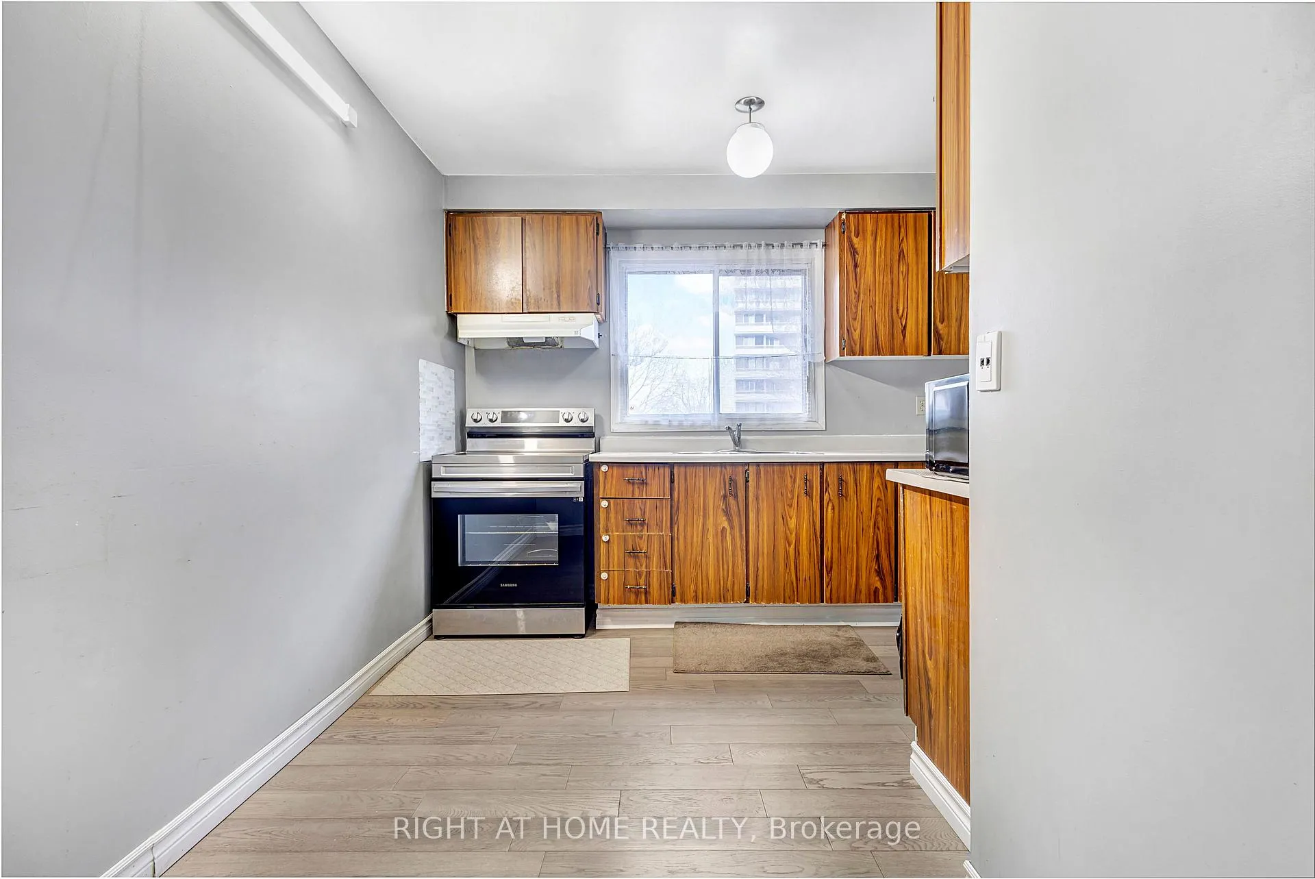 Photo 11 of 1324 Belgate Way, Ottawa, Cyrville — HOMEH