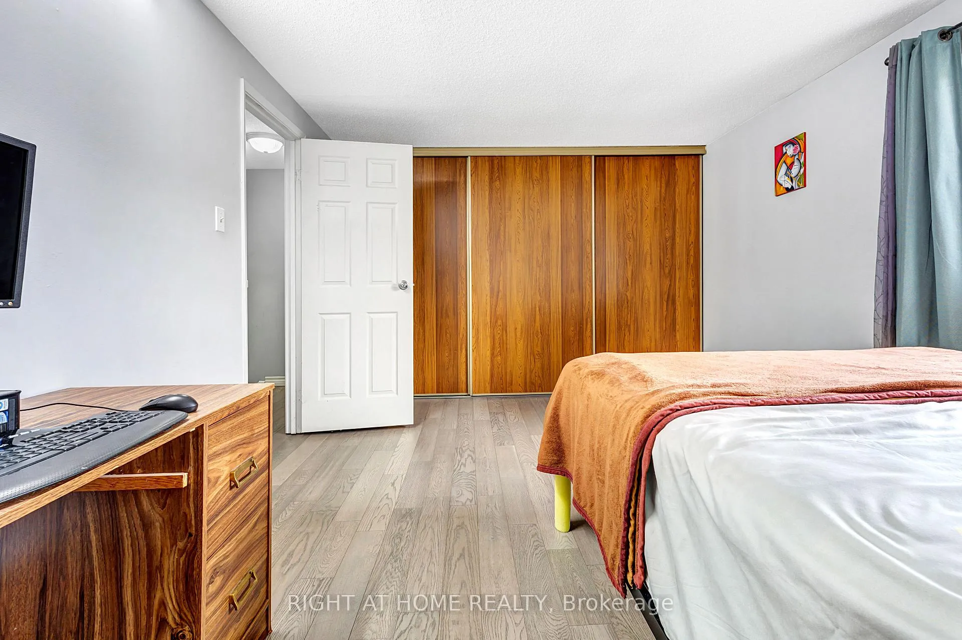 Photo 24 of 1324 Belgate Way, Ottawa, Cyrville — HOMEH