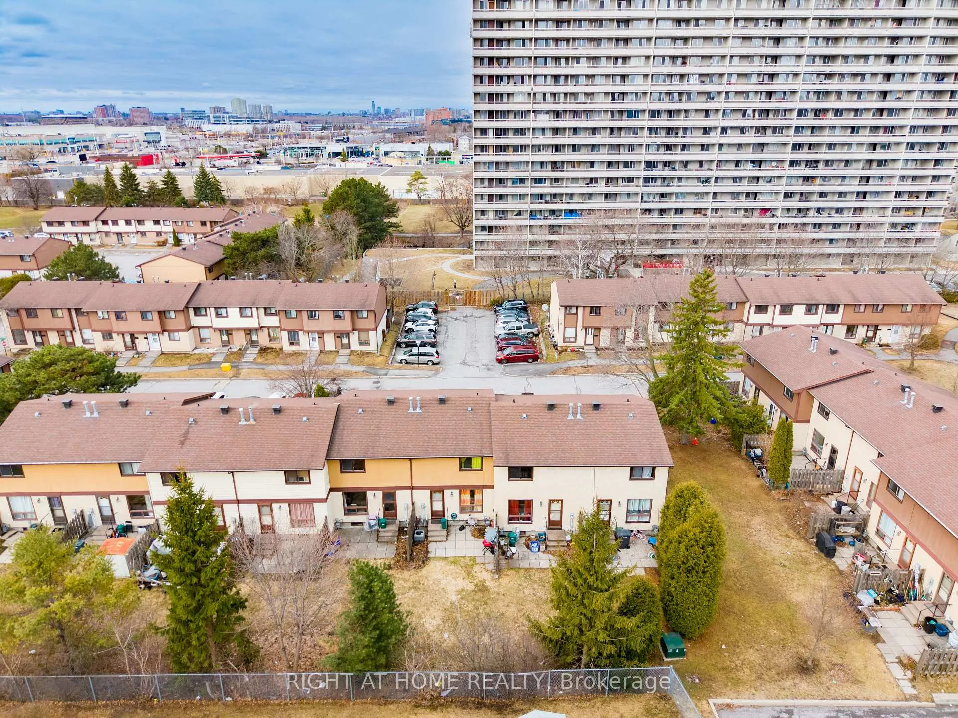 Photo 30 of 1324 Belgate Way, Ottawa, Cyrville — HOMEH