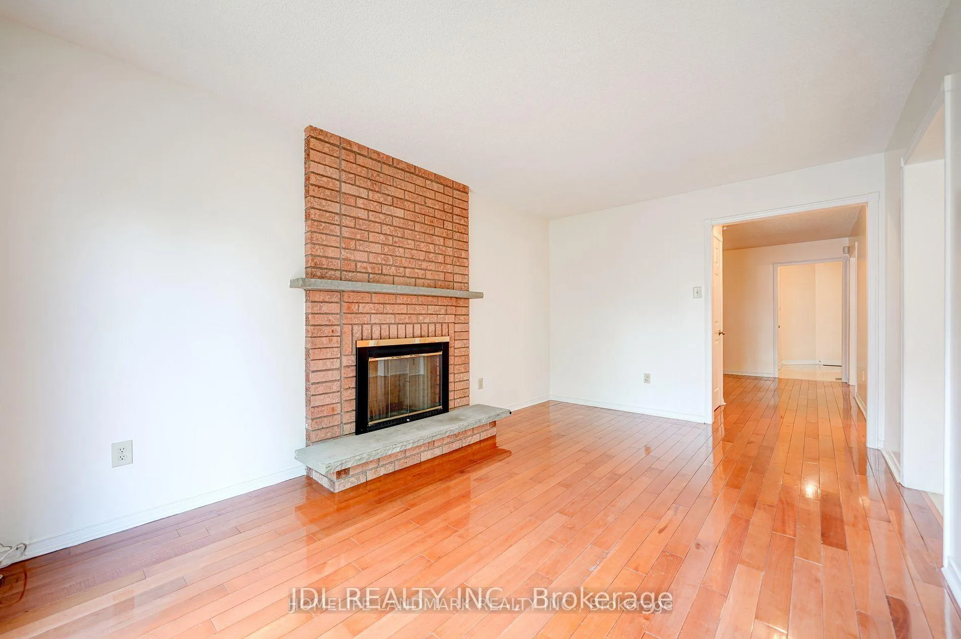 Photo 7 of 114 Alderbury Drive, Markham, Middlefield — HOMEH