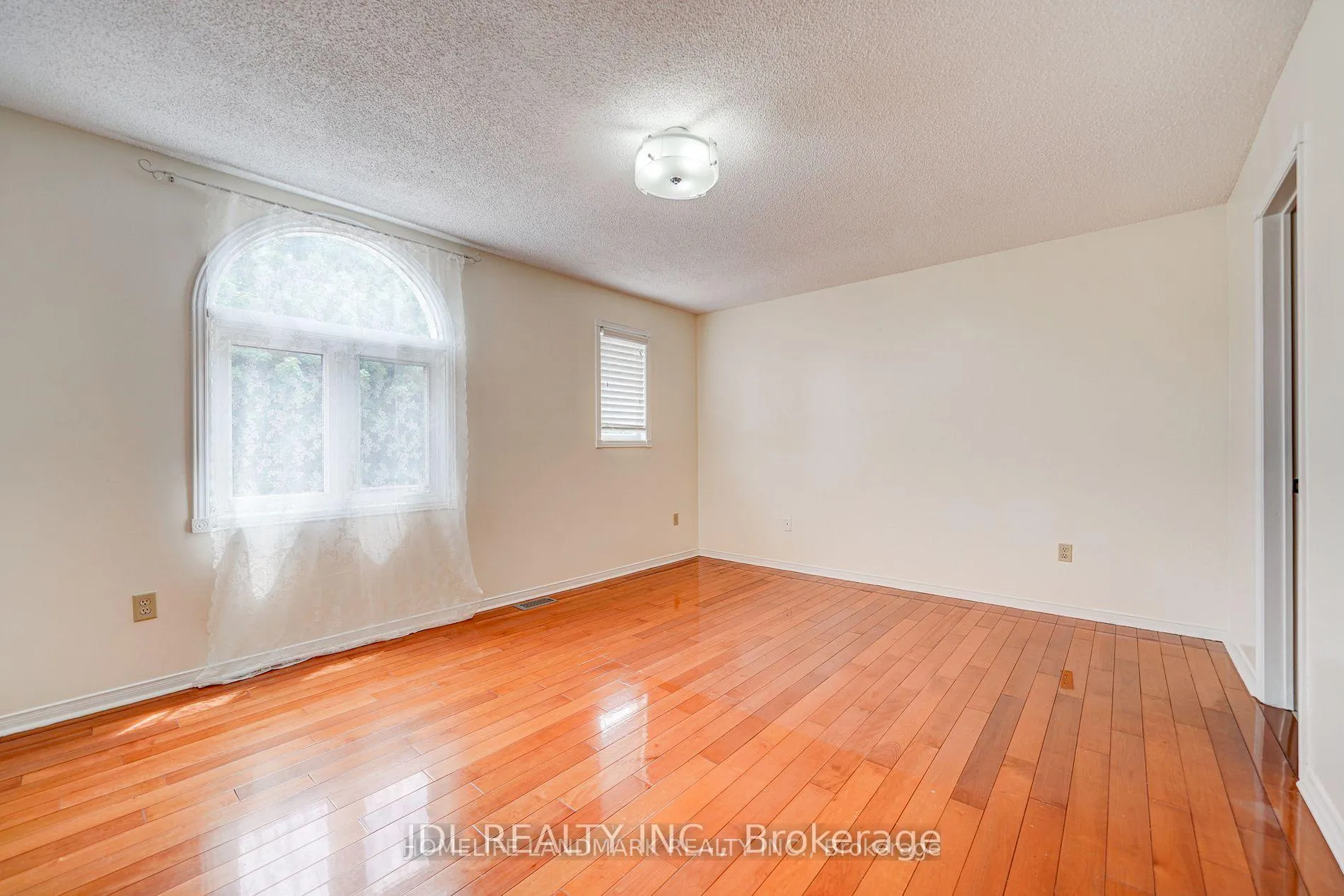 Photo 10 of 114 Alderbury Drive, Markham, Middlefield — HOMEH