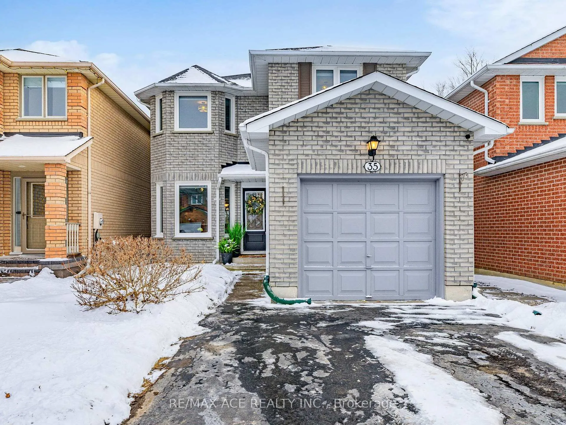 Photo 1 of 35 Stagemaster Crescent, Clarington, Courtice — HOMEH