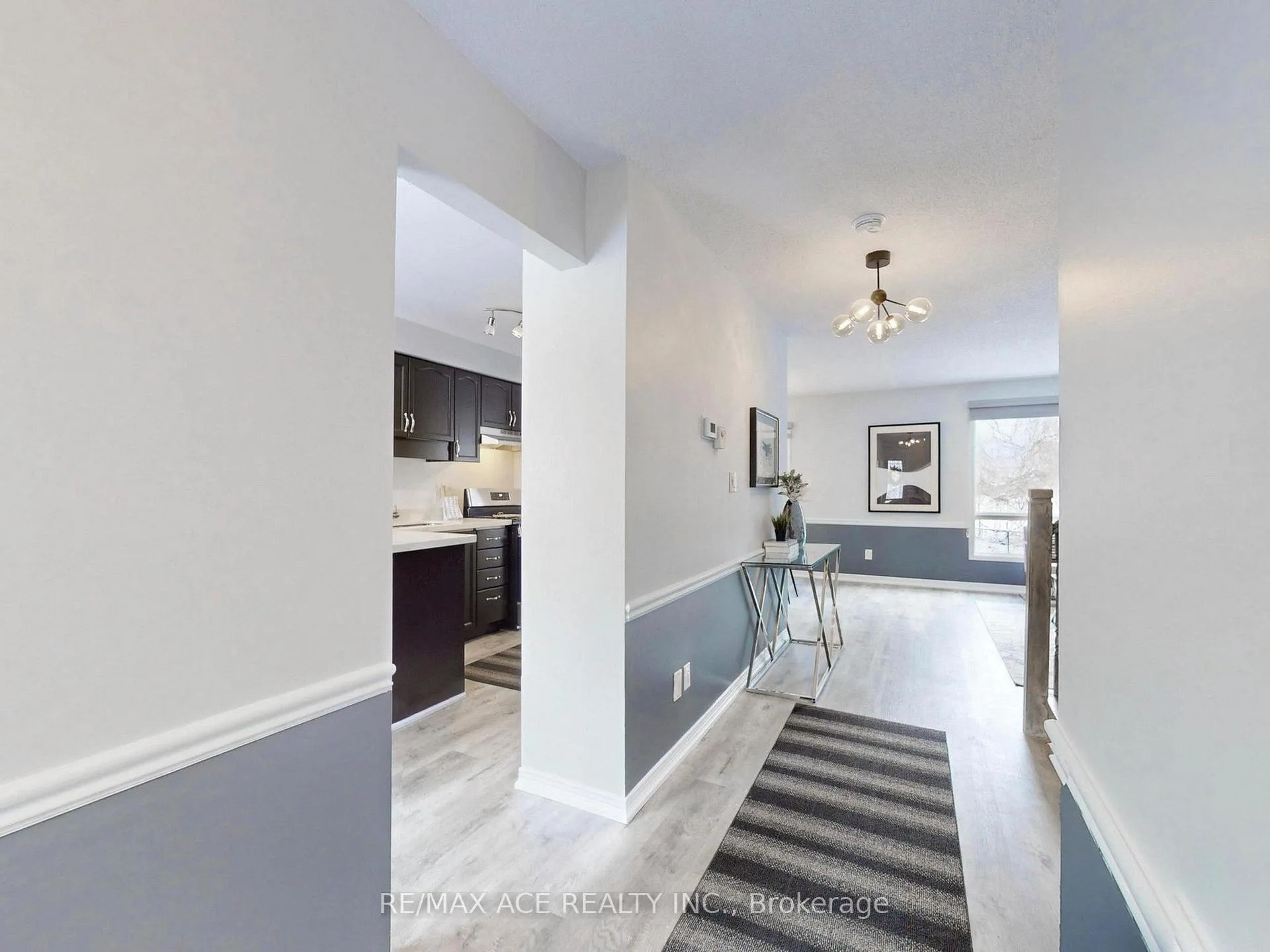 Photo 4 of 35 Stagemaster Crescent, Clarington, Courtice — HOMEH