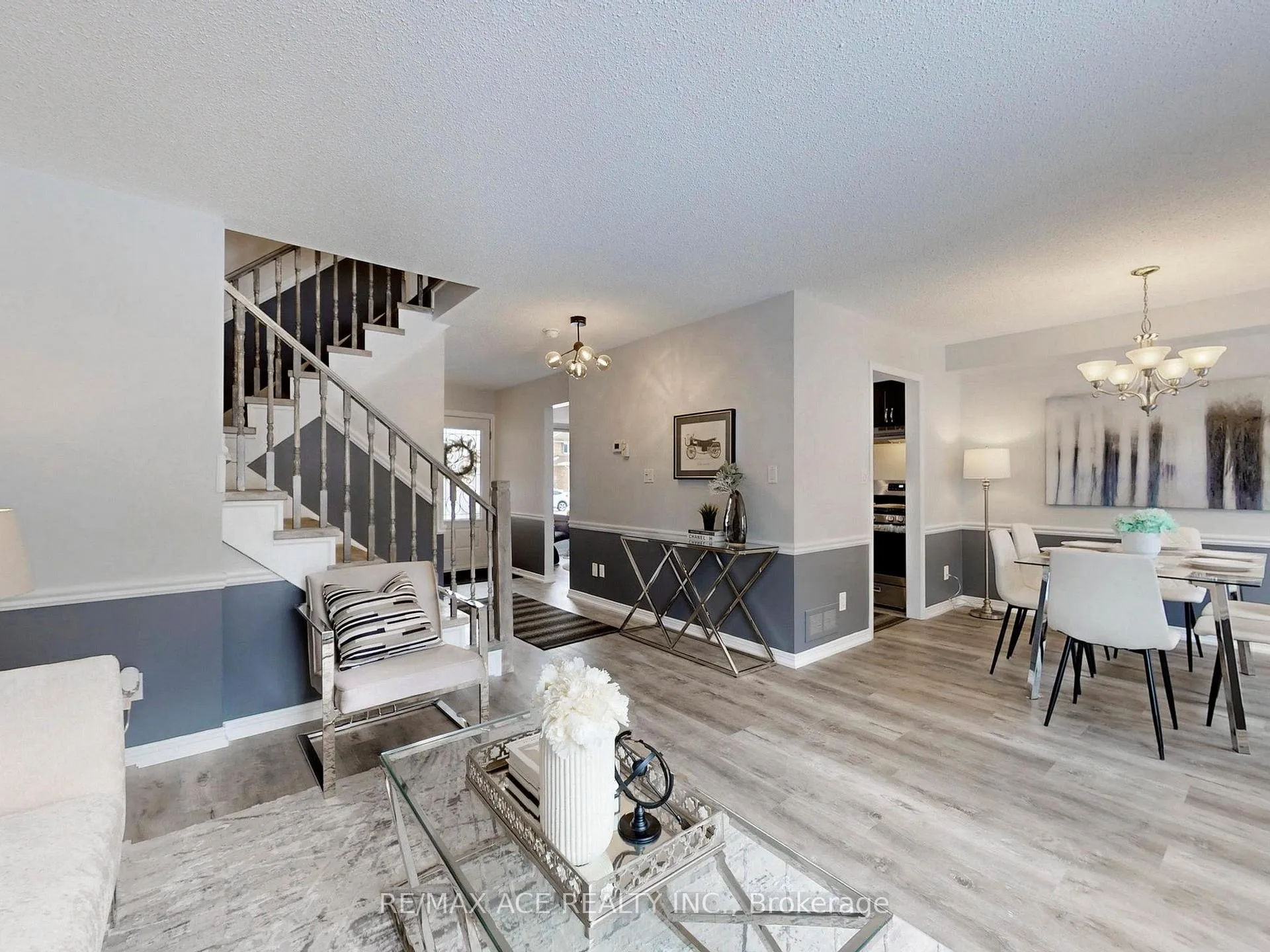 Photo 6 of 35 Stagemaster Crescent, Clarington, Courtice — HOMEH
