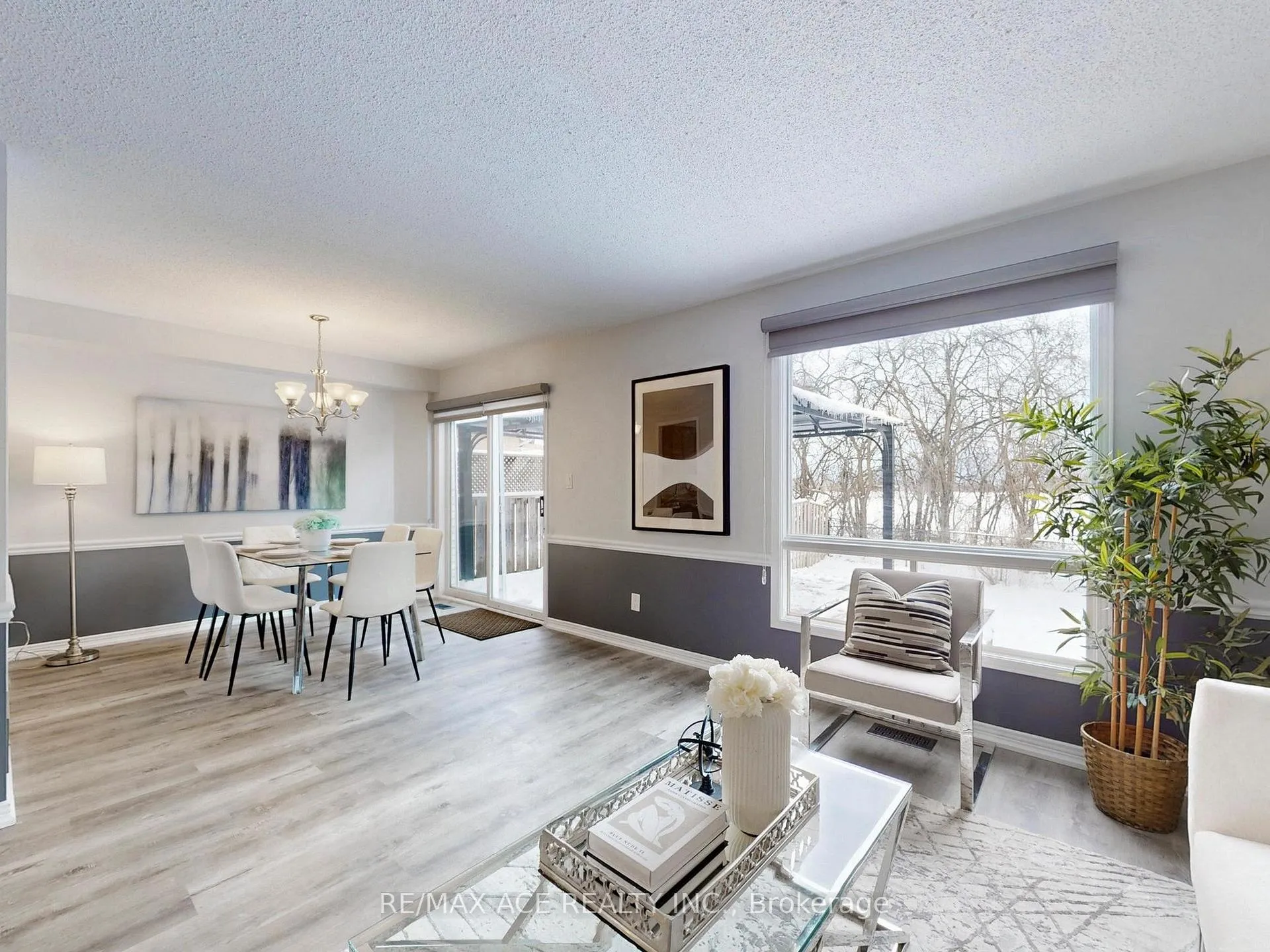 Photo 7 of 35 Stagemaster Crescent, Clarington, Courtice — HOMEH