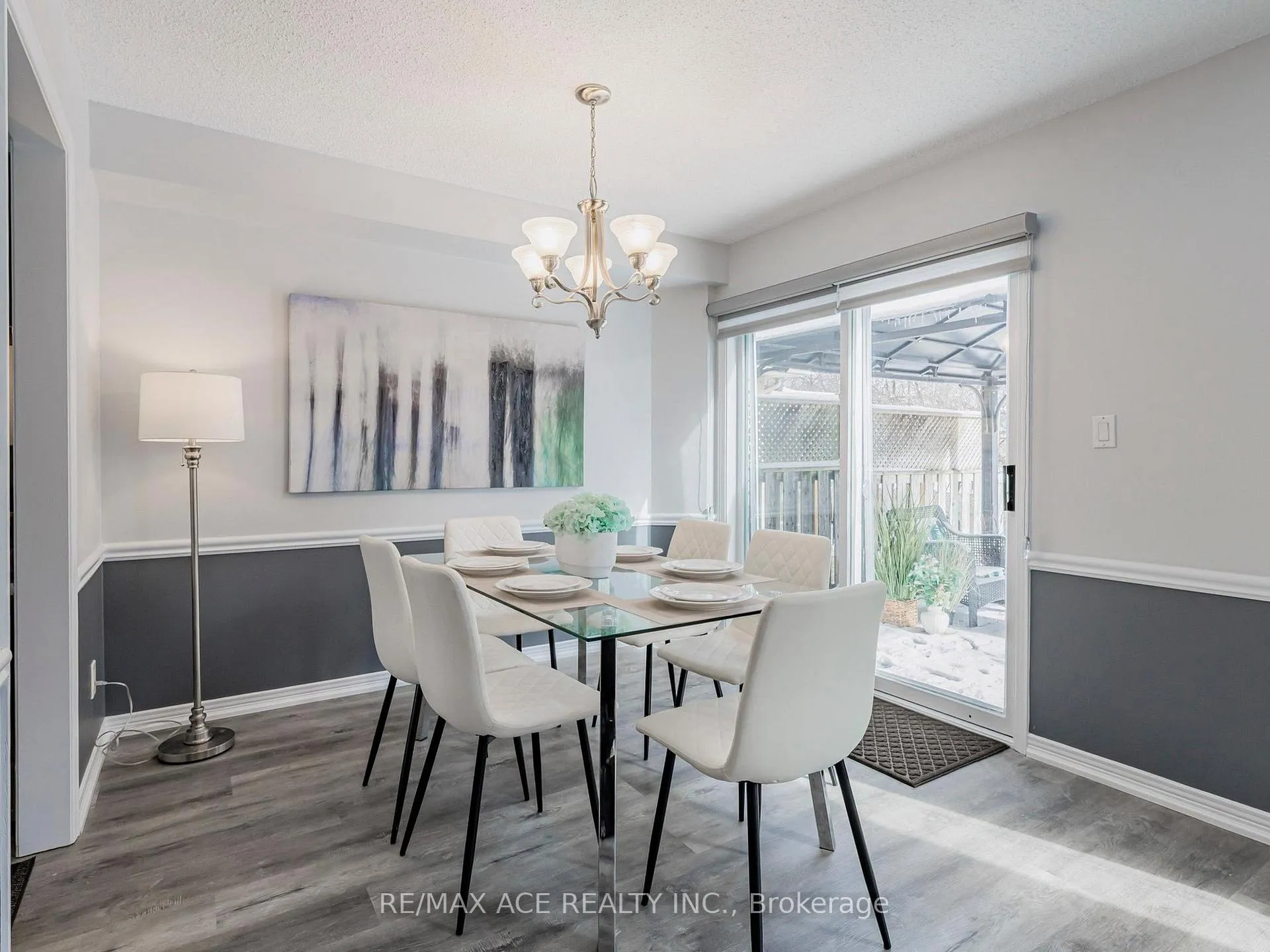 Photo 8 of 35 Stagemaster Crescent, Clarington, Courtice — HOMEH