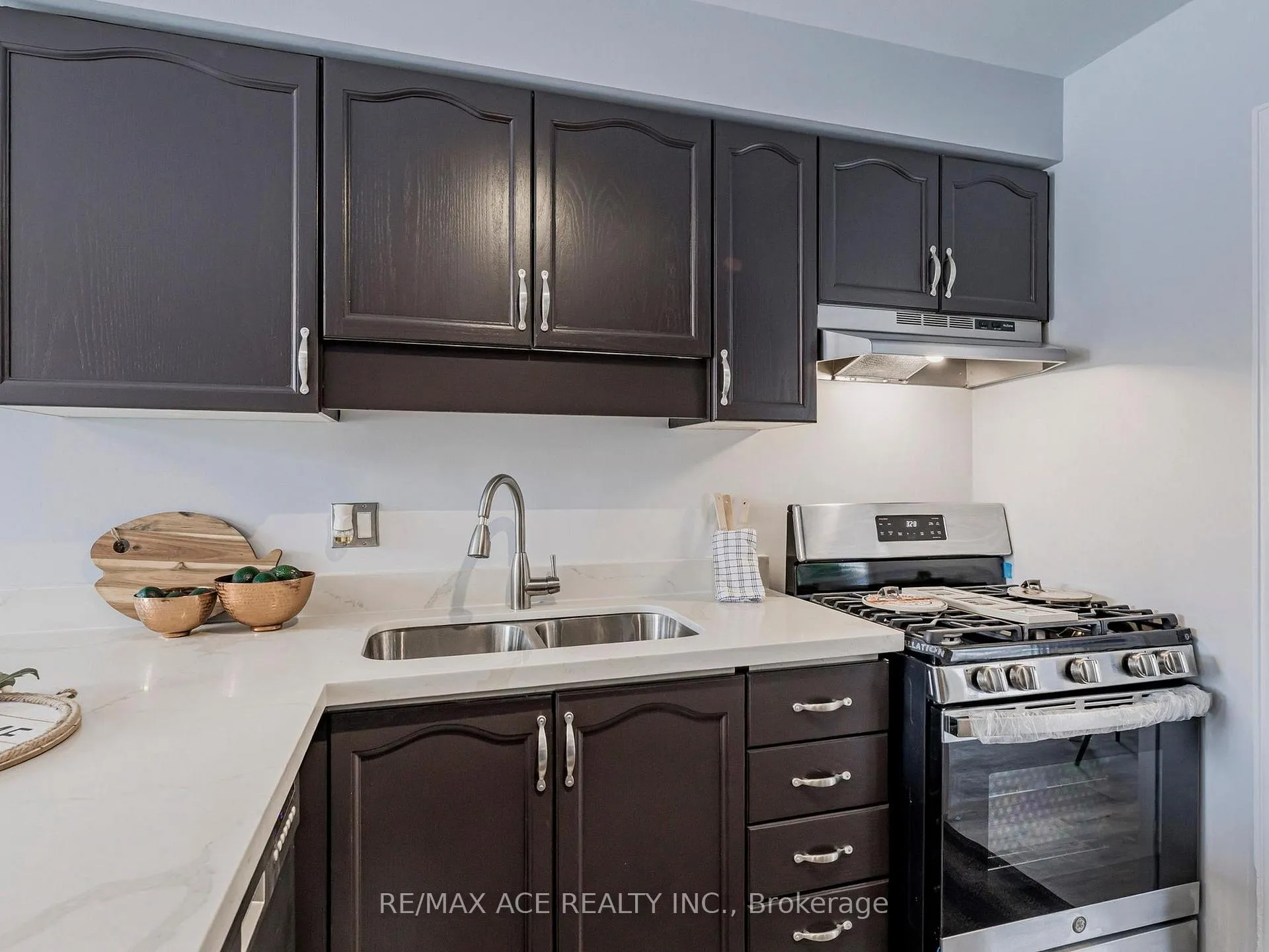 Photo 11 of 35 Stagemaster Crescent, Clarington, Courtice — HOMEH