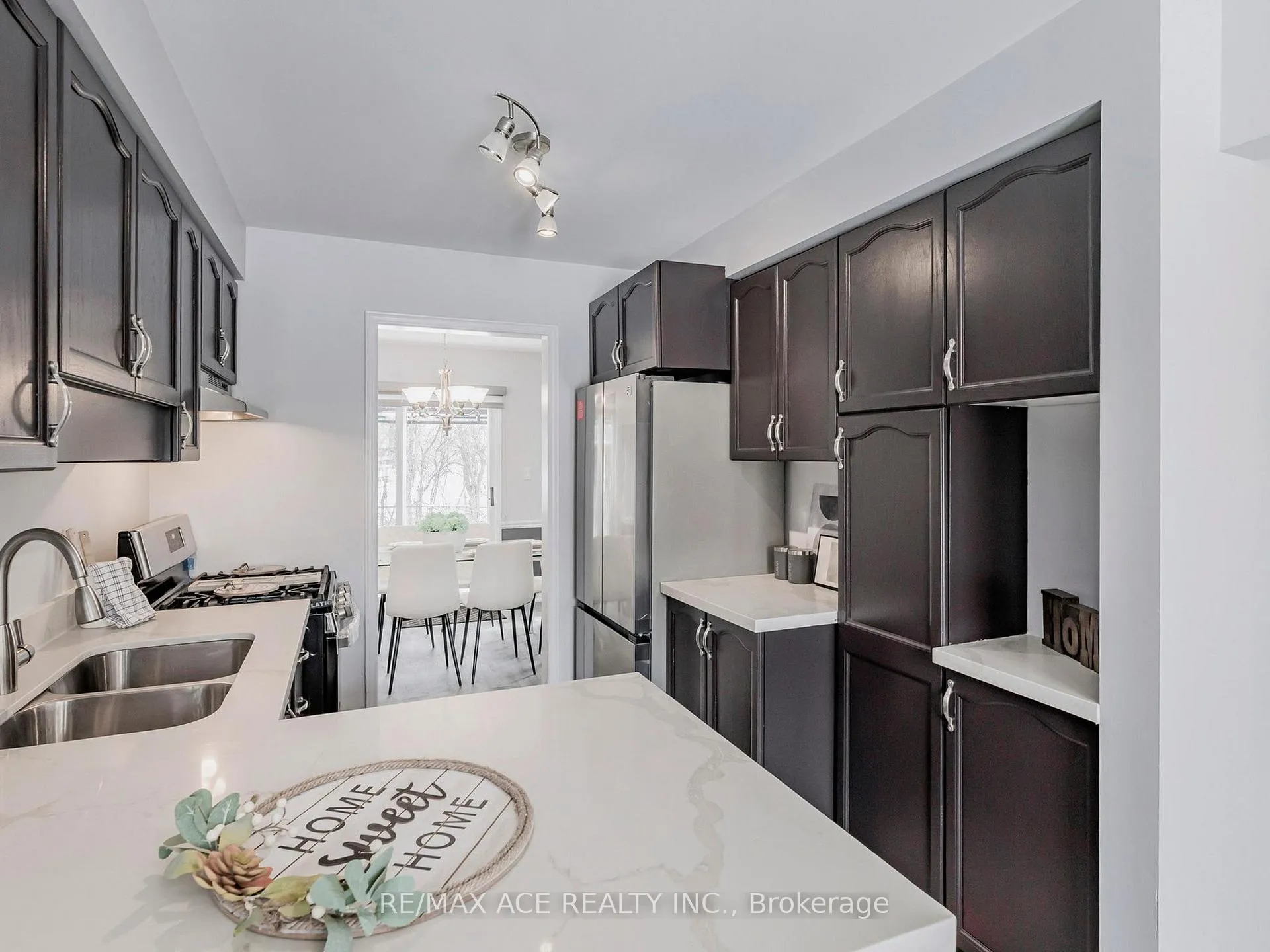 Photo 13 of 35 Stagemaster Crescent, Clarington, Courtice — HOMEH