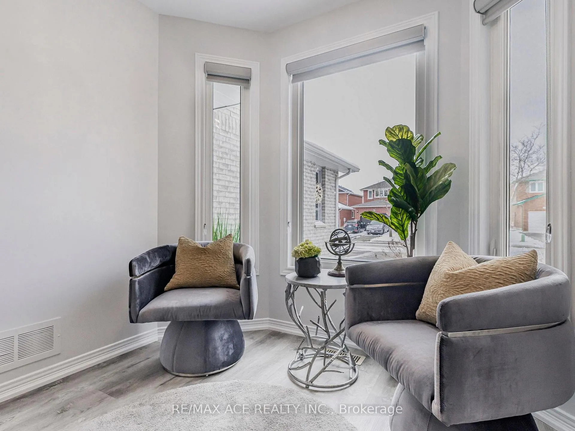 Photo 16 of 35 Stagemaster Crescent, Clarington, Courtice — HOMEH