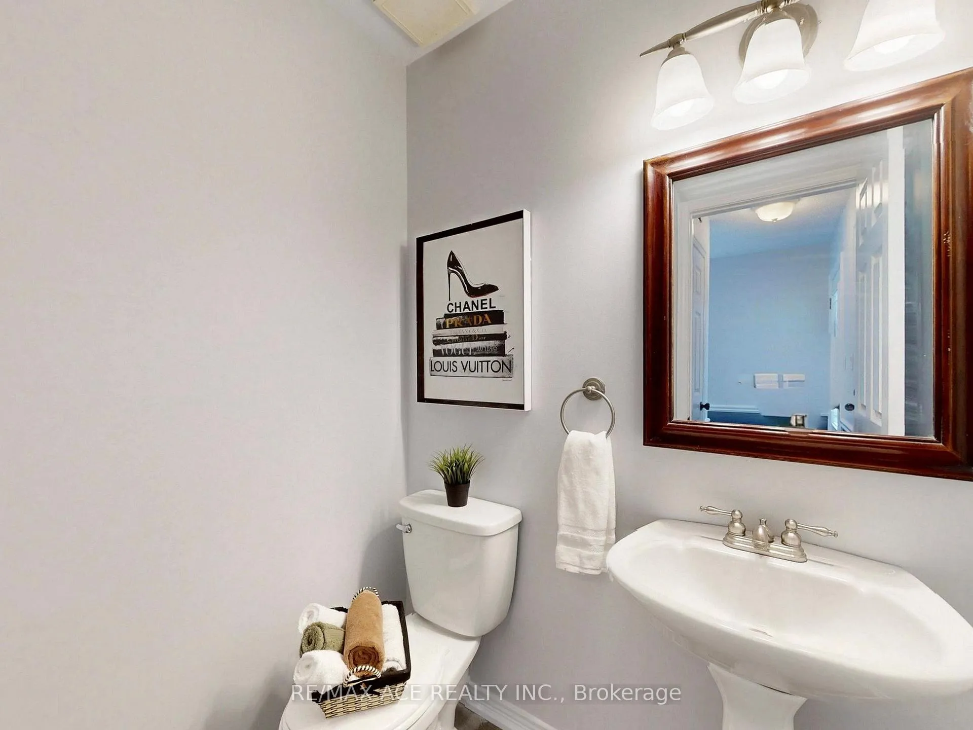 Photo 18 of 35 Stagemaster Crescent, Clarington, Courtice — HOMEH