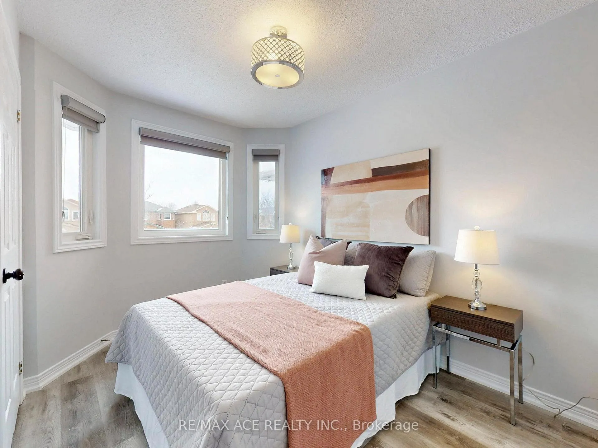 Photo 27 of 35 Stagemaster Crescent, Clarington, Courtice — HOMEH