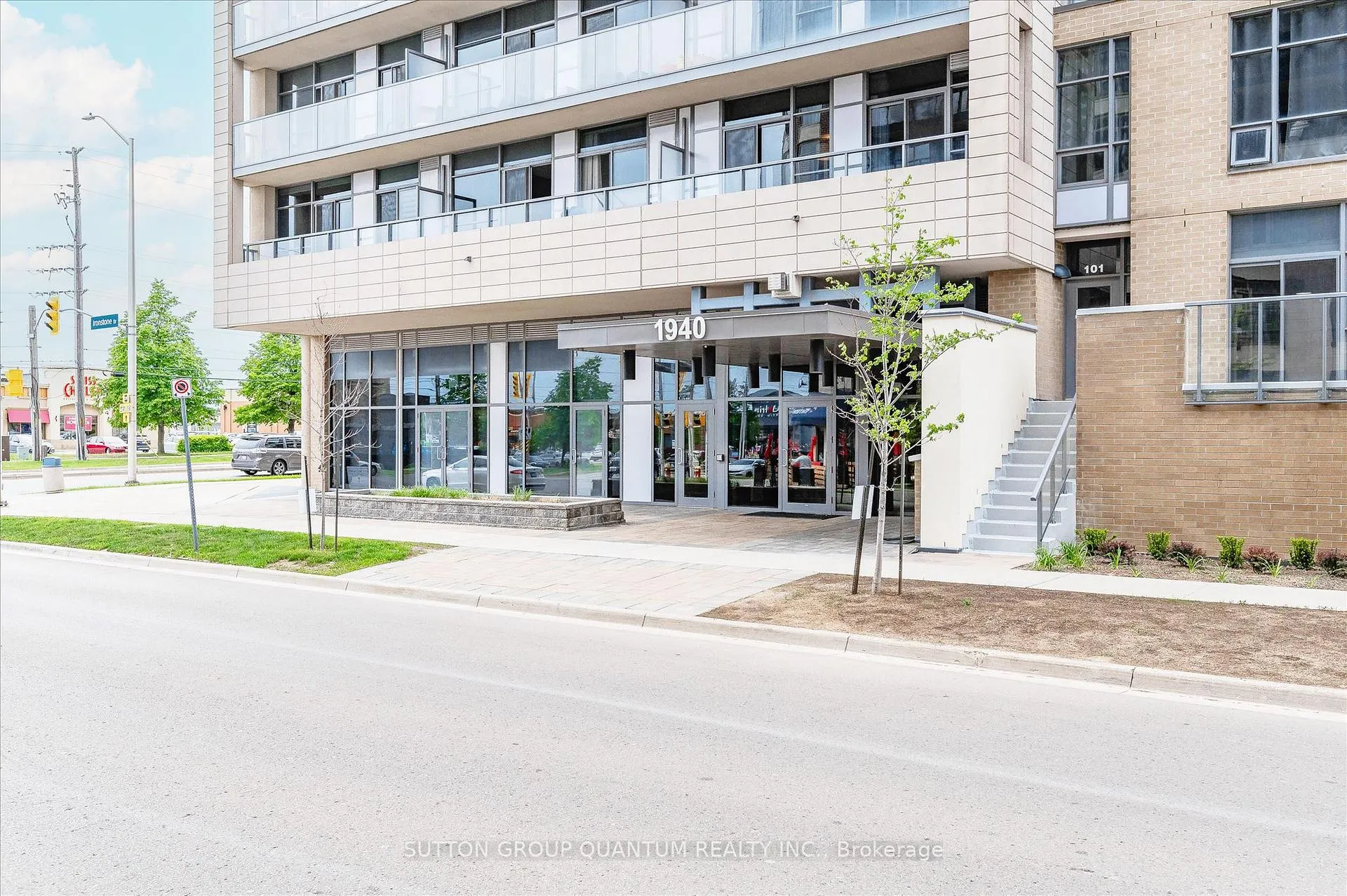 Photo 2 of Unit 219, 1940 Ironstone Drive, Burlington, Uptown — HOMEH
