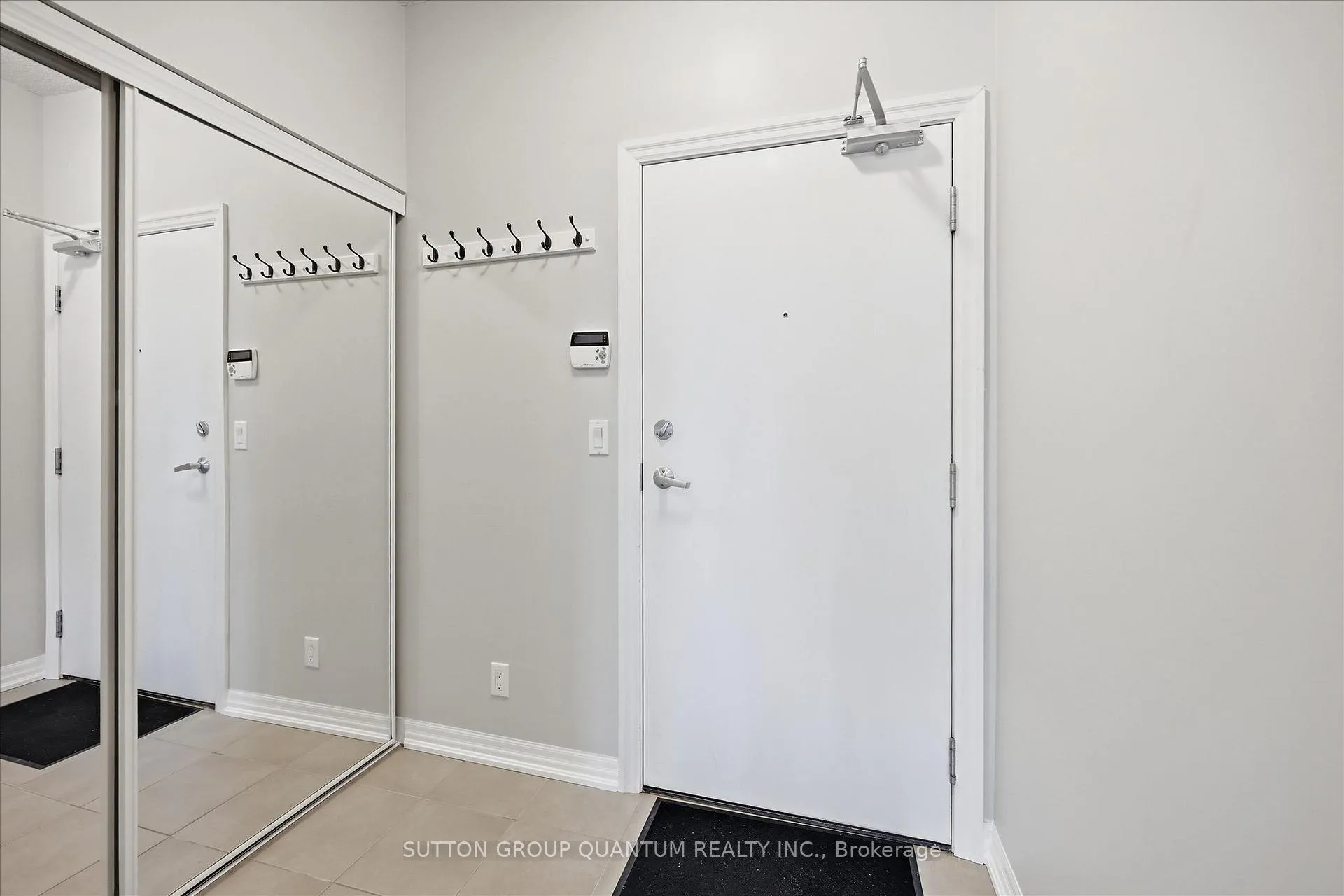 Photo 4 of Unit 219, 1940 Ironstone Drive, Burlington, Uptown — HOMEH