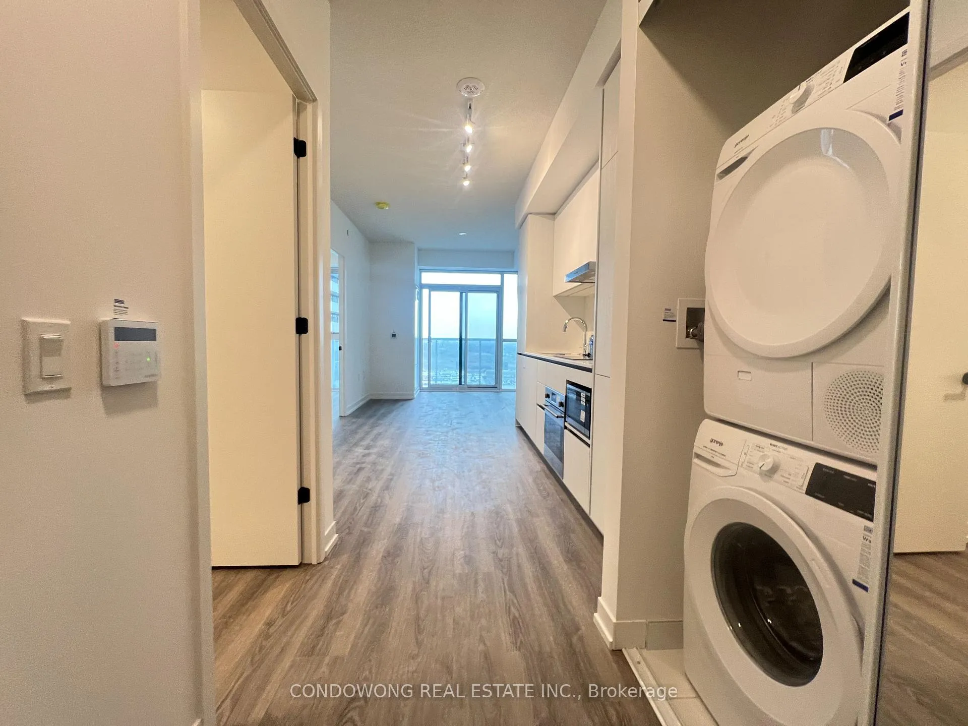Photo 5 of Unit 2210, 8 Interchange Way, Vaughan, Vaughan Corporate Centre — HOMEH
