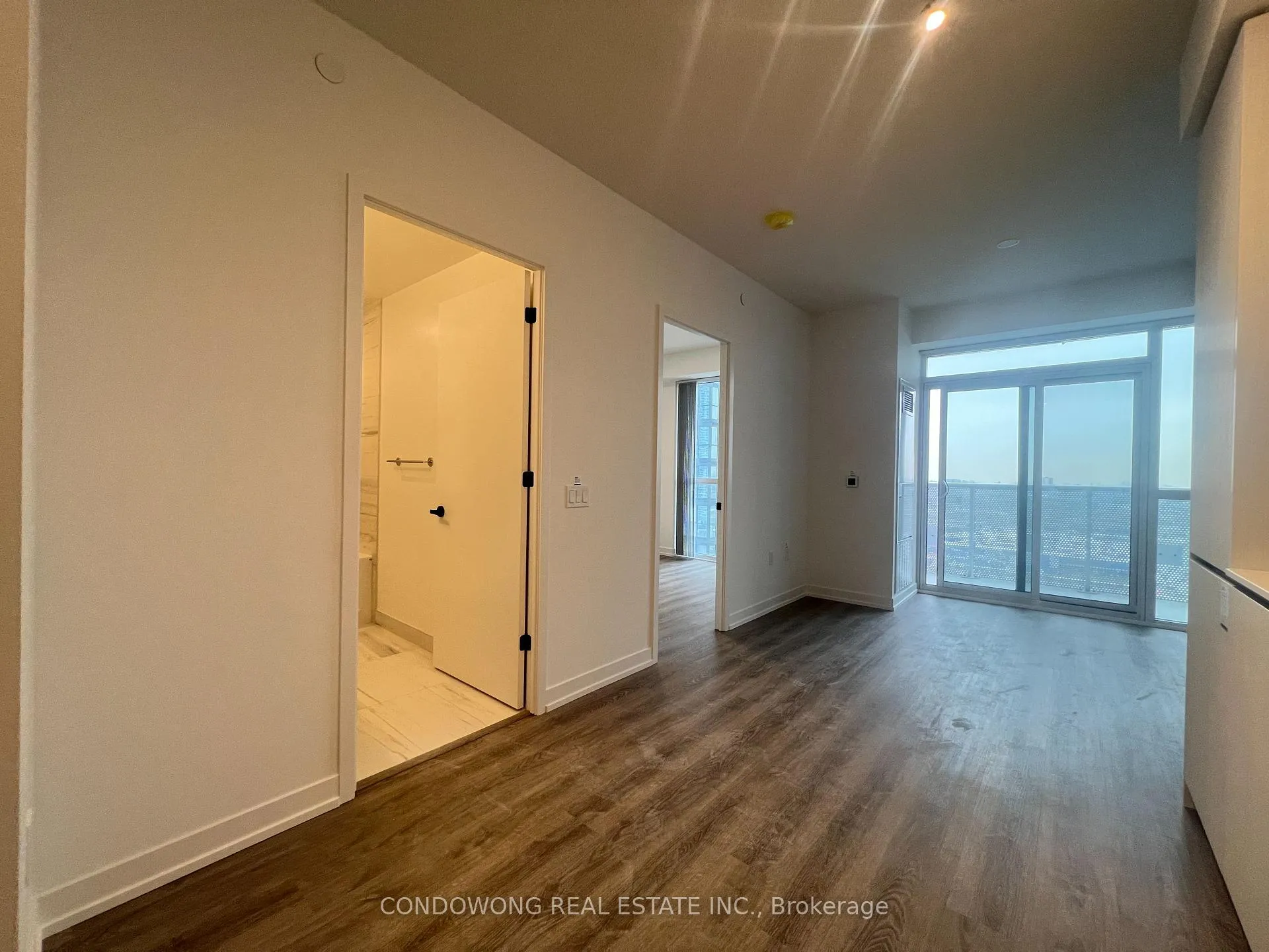 Photo 7 of Unit 2210, 8 Interchange Way, Vaughan, Vaughan Corporate Centre — HOMEH