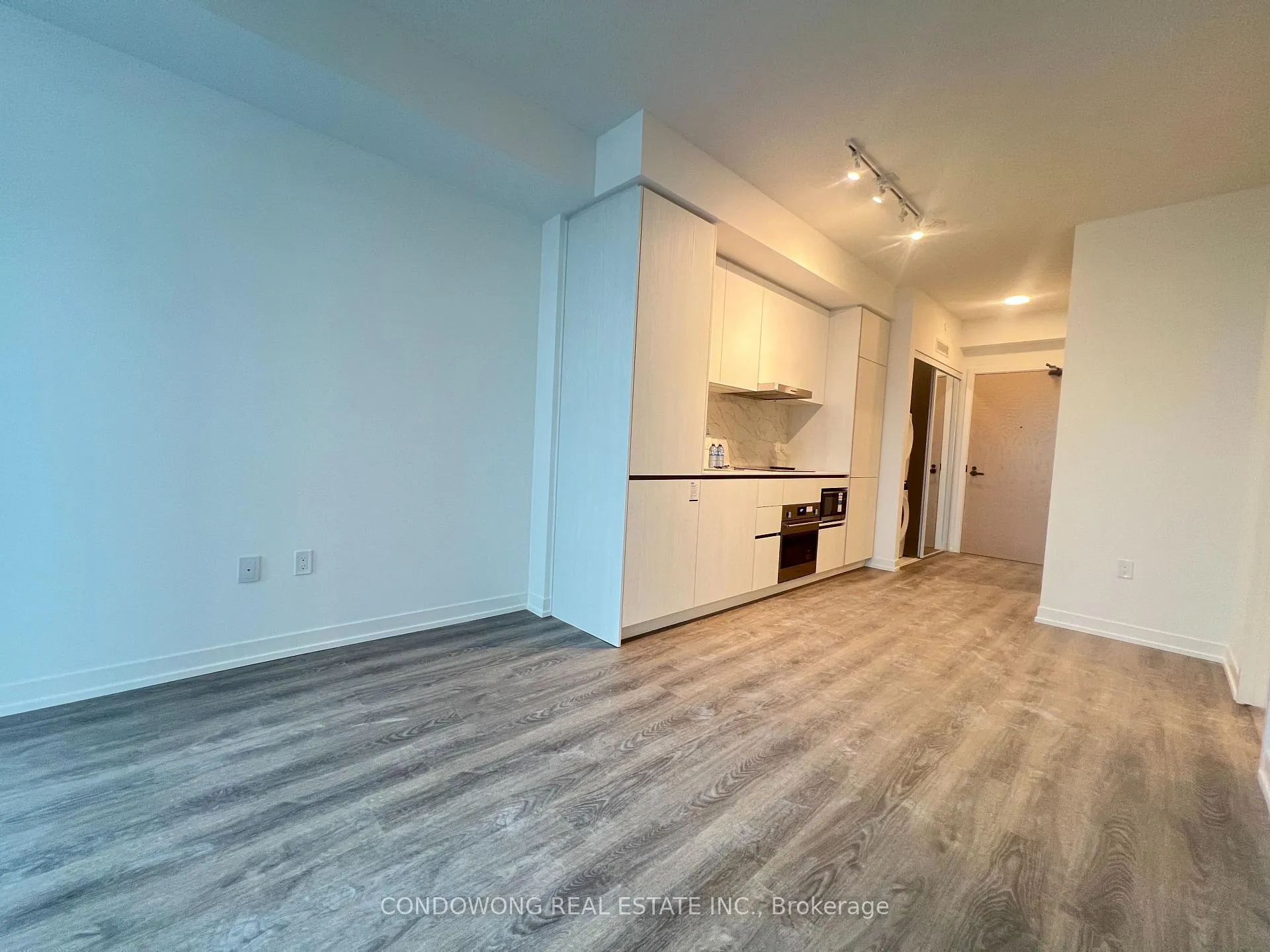 Photo 12 of Unit 2210, 8 Interchange Way, Vaughan, Vaughan Corporate Centre — HOMEH