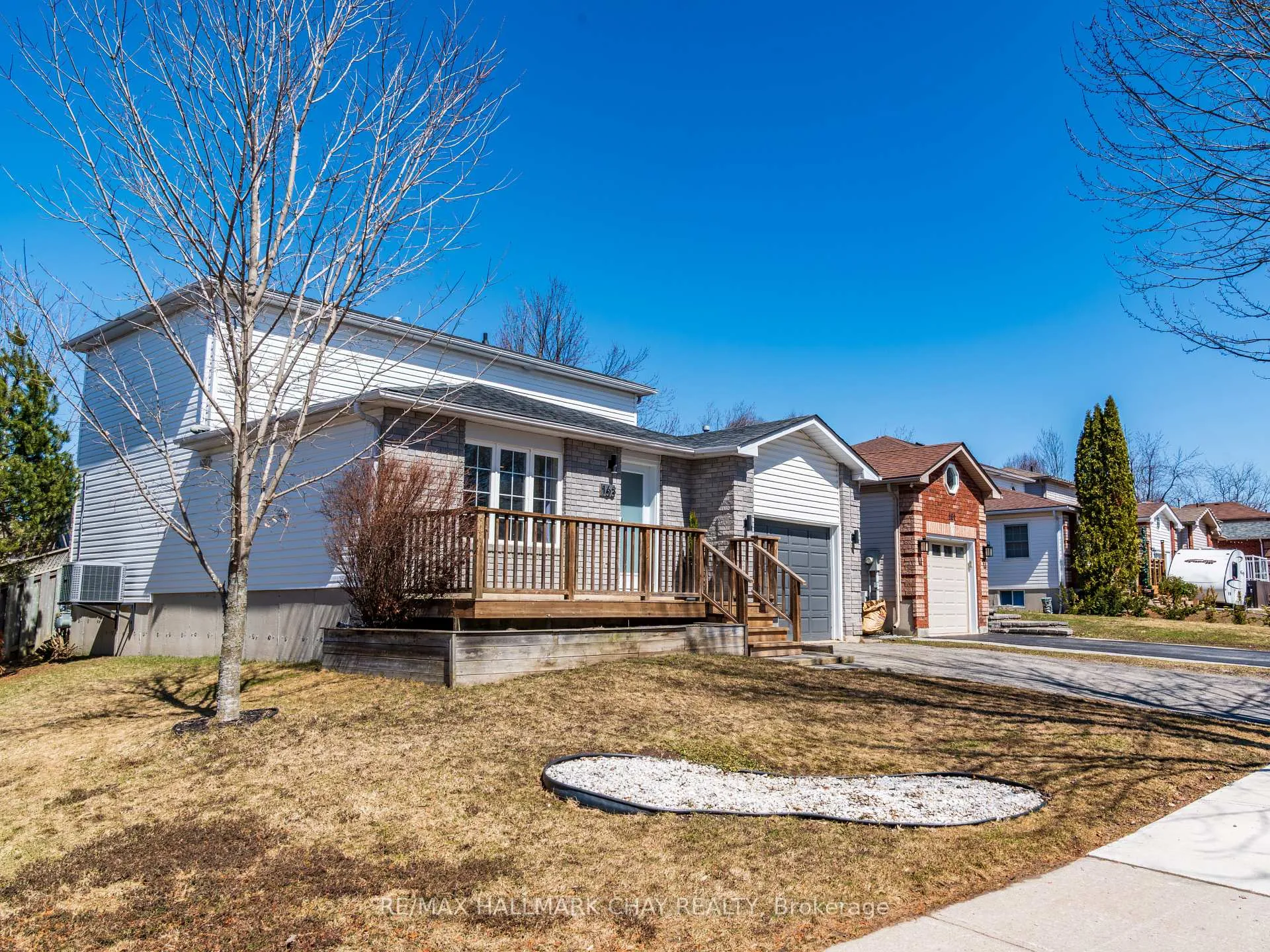 Photo 3 of 163 Columbia Road, Barrie, Holly — HOMEH