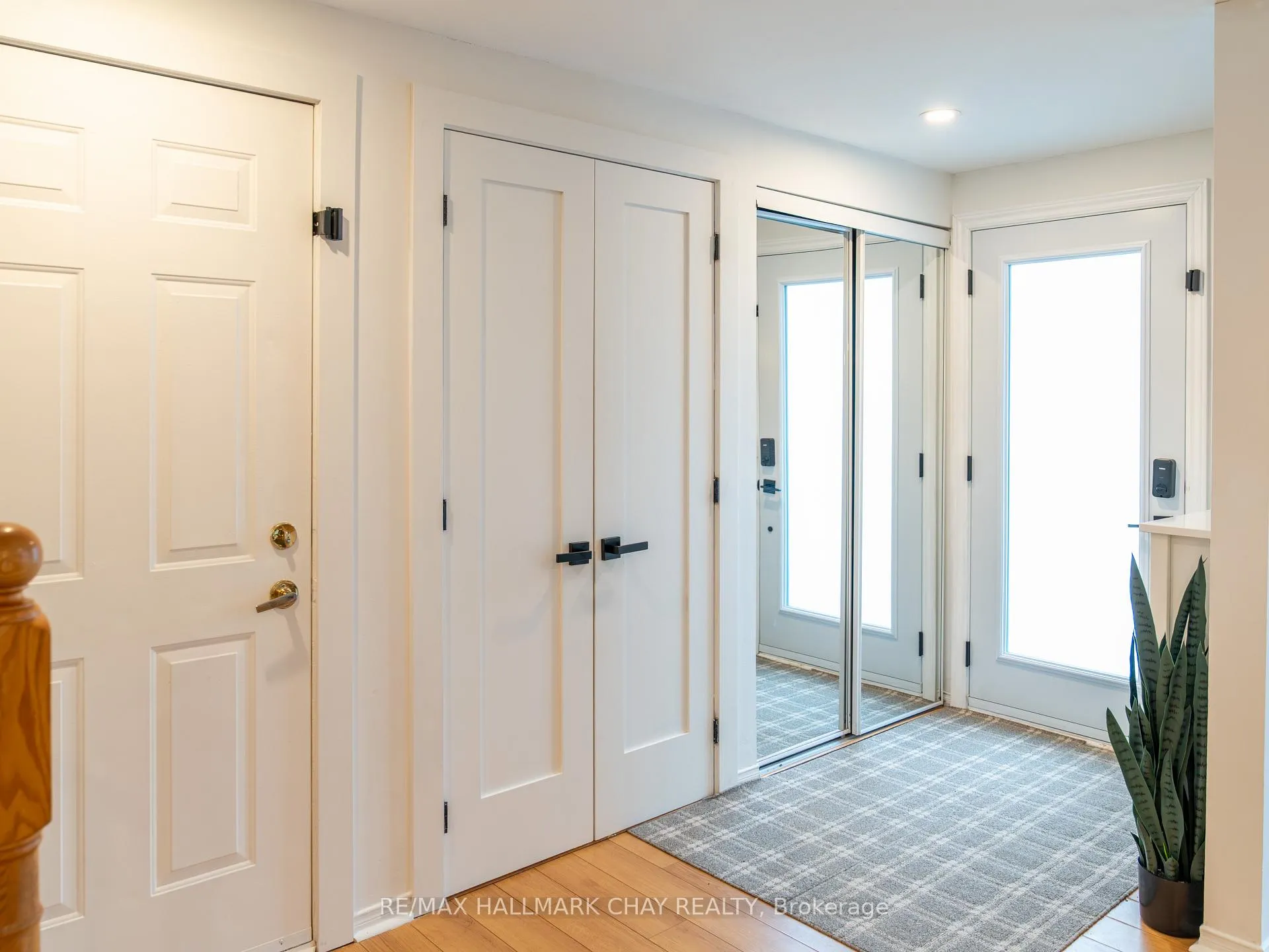Photo 6 of 163 Columbia Road, Barrie, Holly — HOMEH
