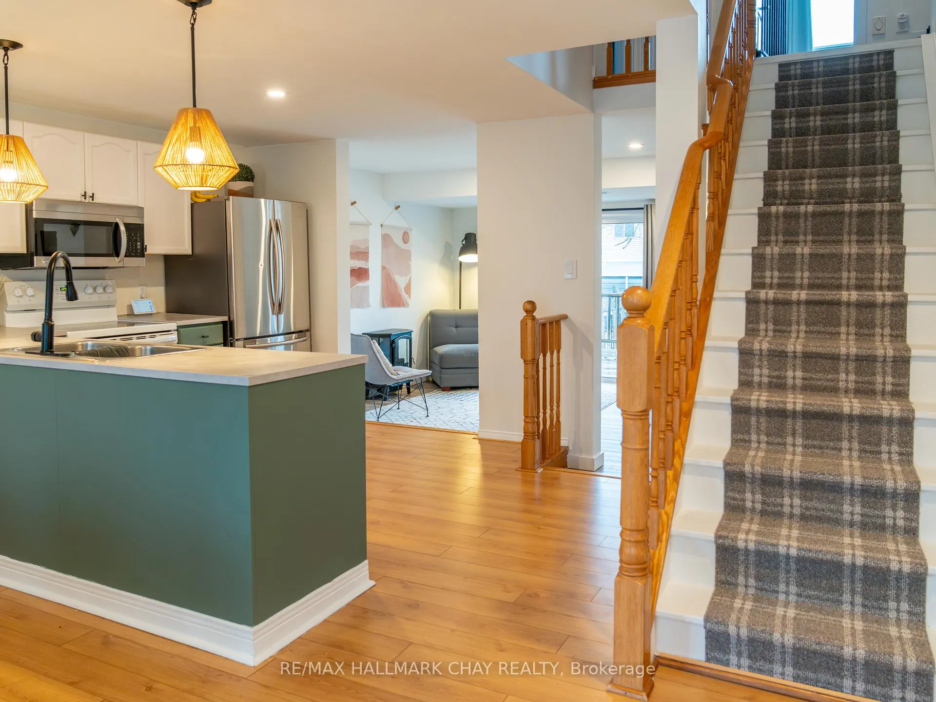Photo 7 of 163 Columbia Road, Barrie, Holly — HOMEH