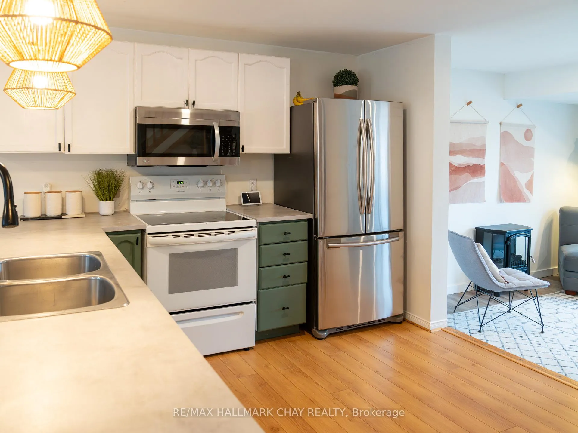 Photo 8 of 163 Columbia Road, Barrie, Holly — HOMEH