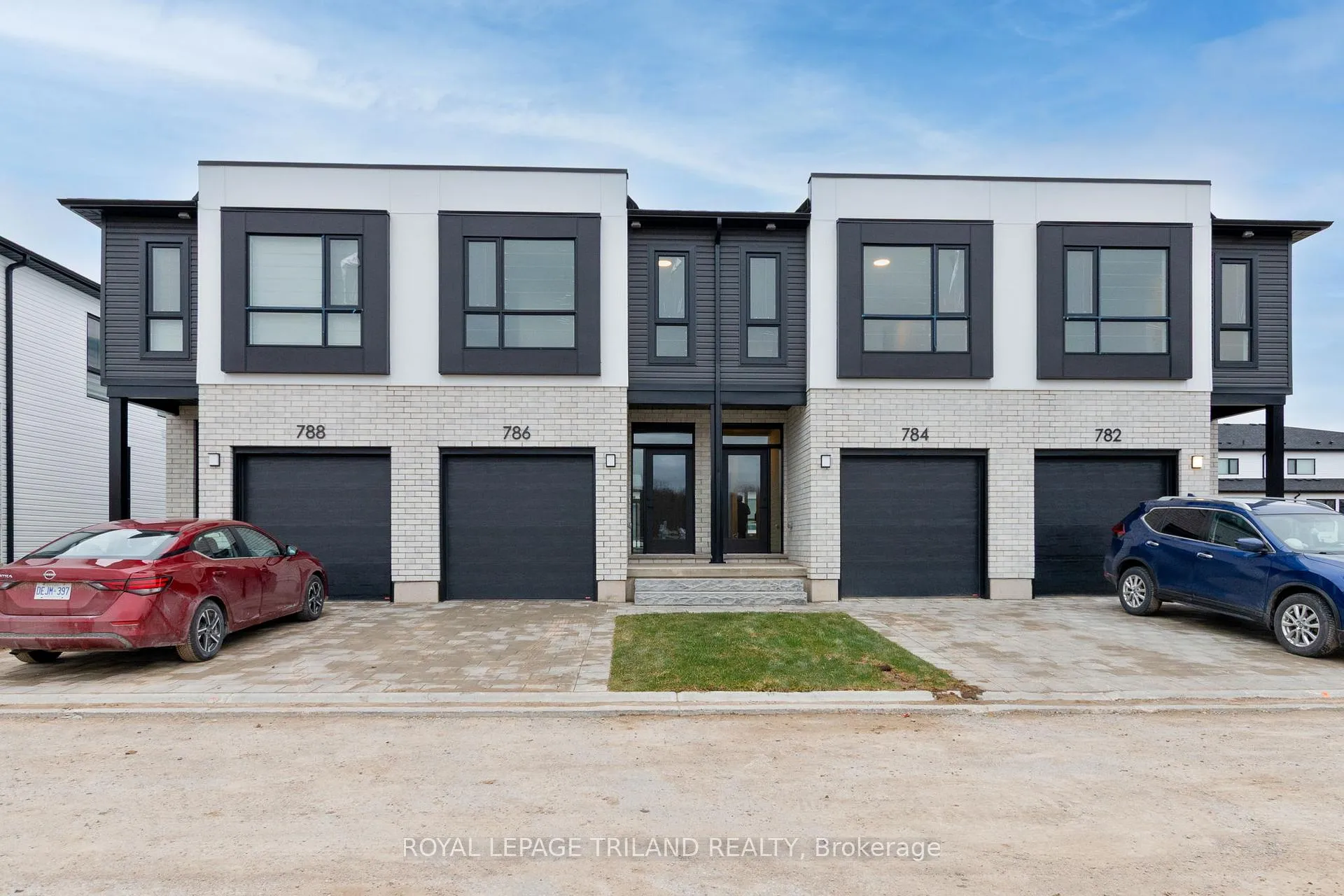 Photo 2 of 784 Banyan Lane, London, North E — HOMEH
