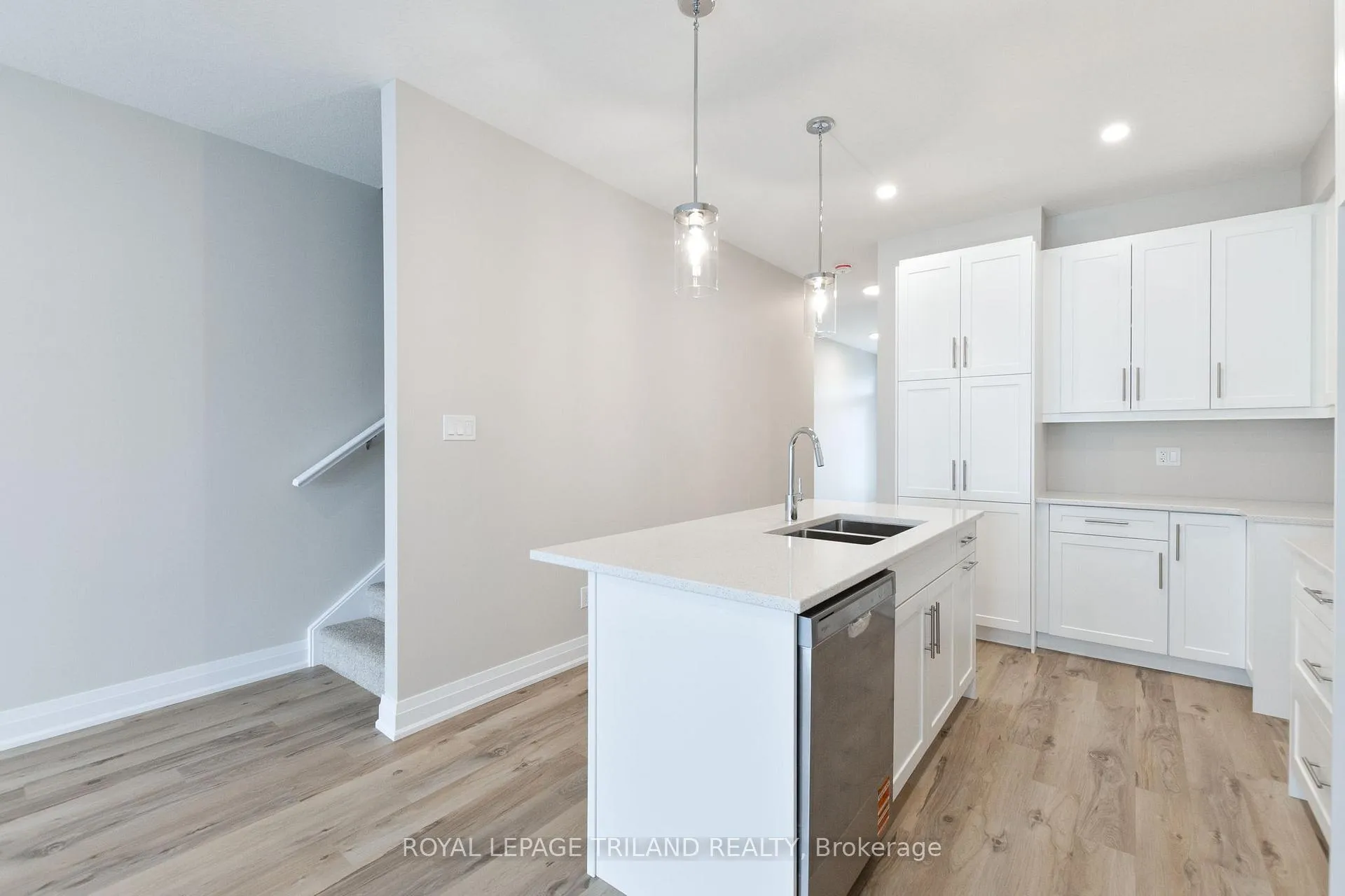 Photo 7 of 784 Banyan Lane, London, North E — HOMEH