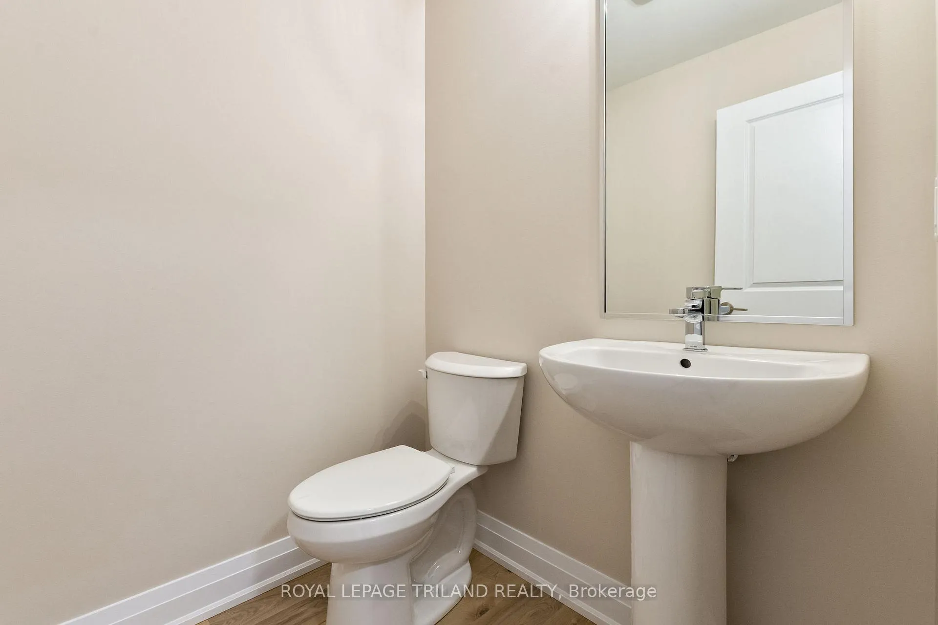 Photo 13 of 784 Banyan Lane, London, North E — HOMEH