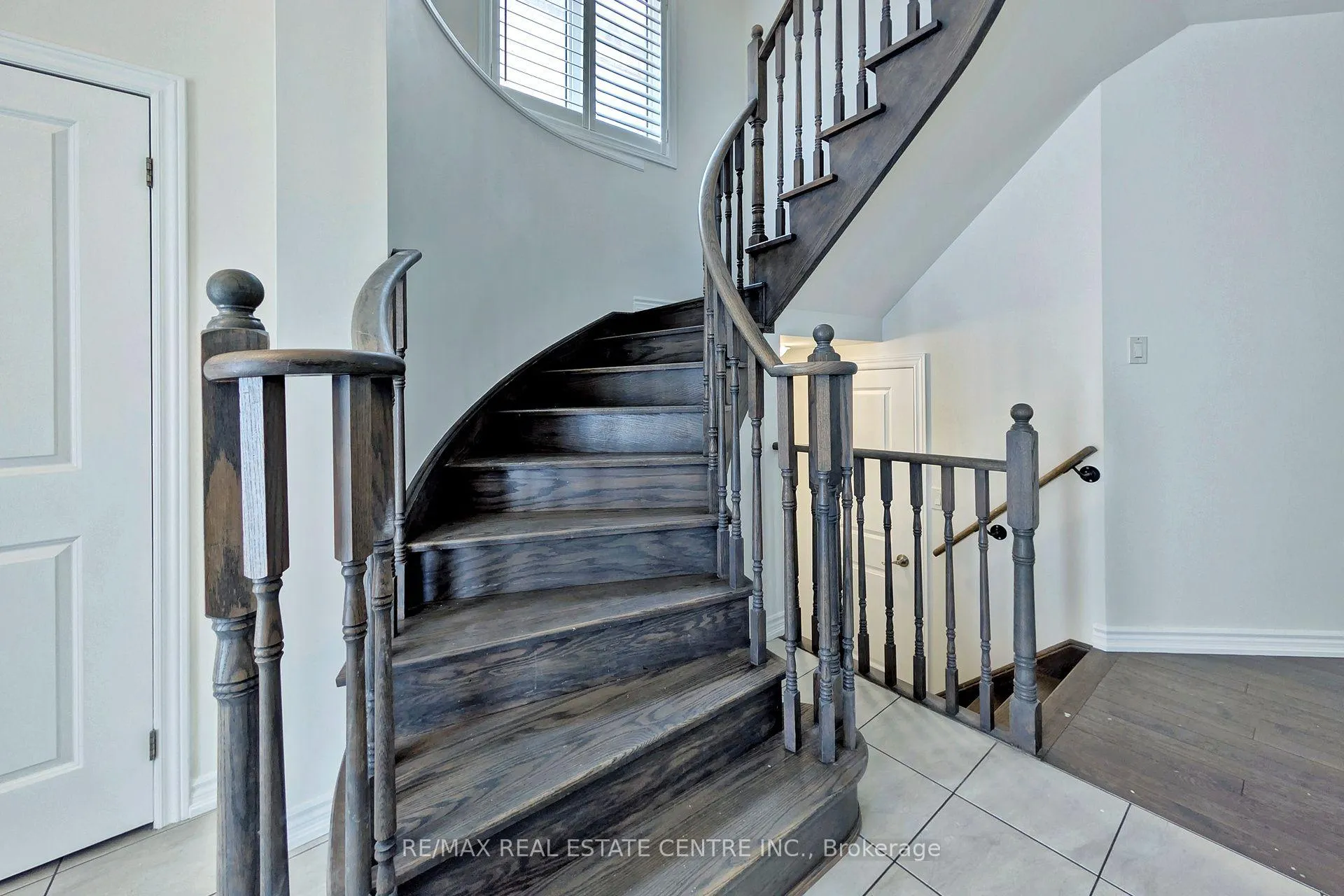 Photo 2 of 187 Lyle Drive, Clarington, Bowmanville — HOMEH