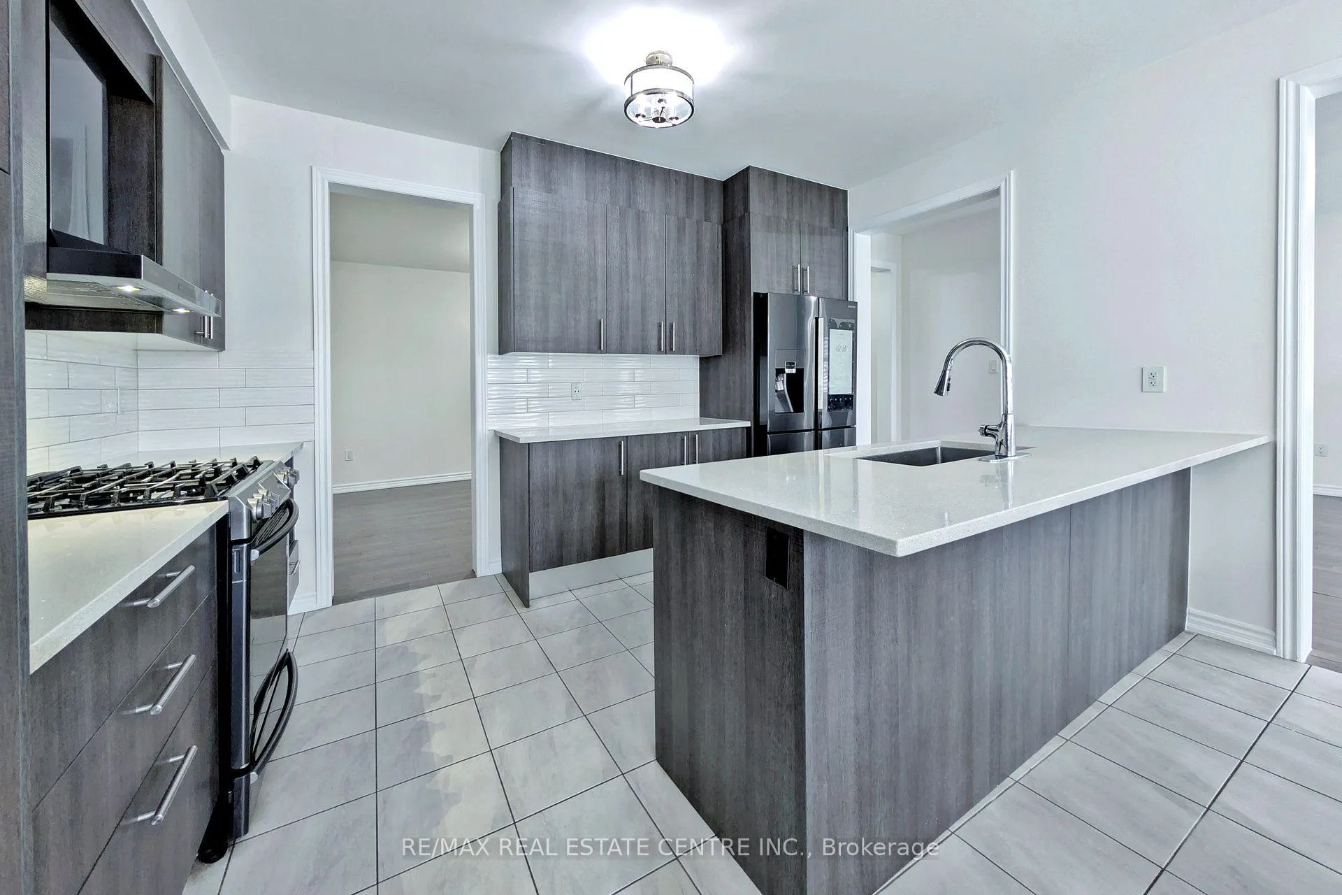 Photo 10 of 187 Lyle Drive, Clarington, Bowmanville — HOMEH