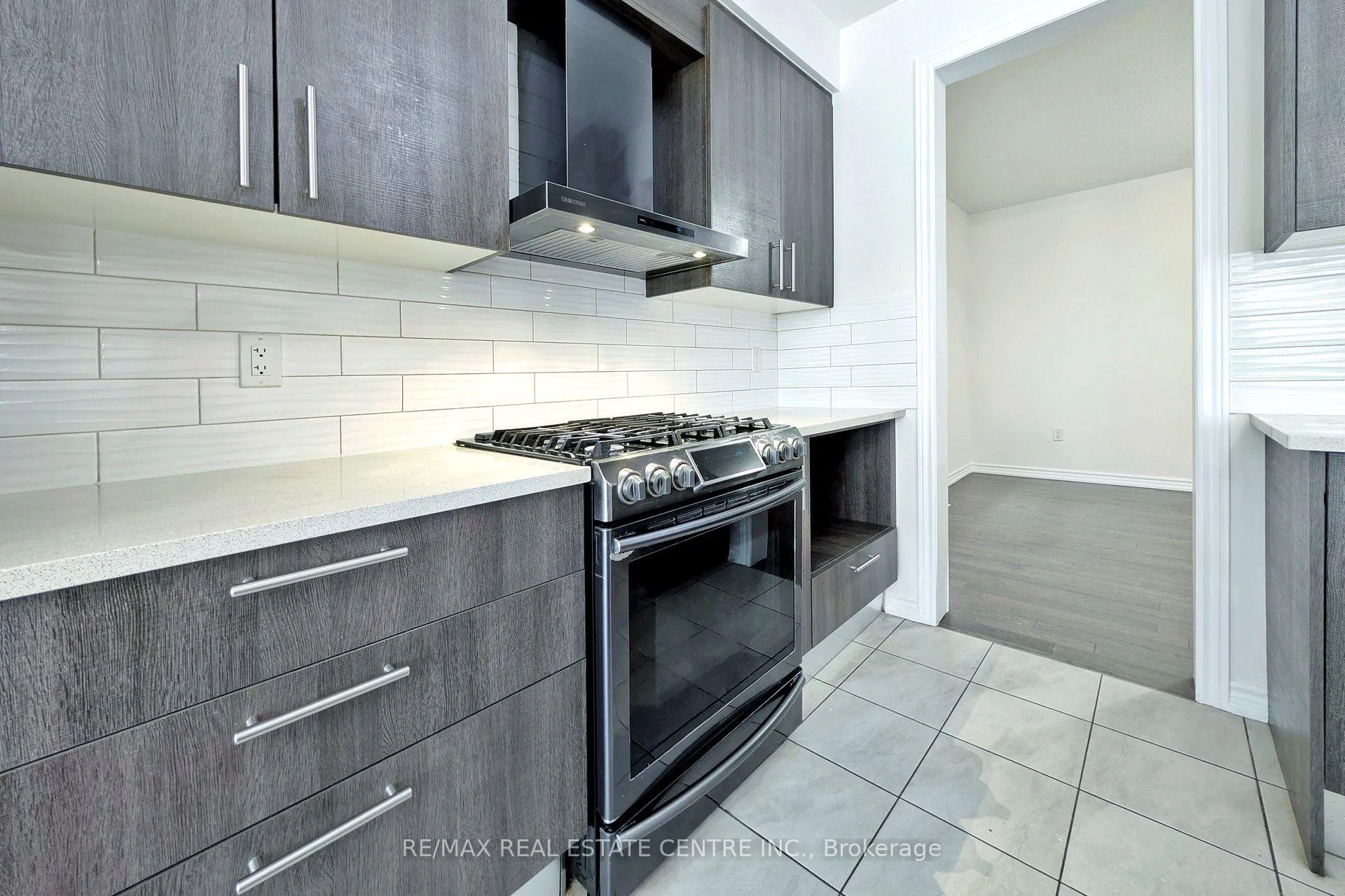 Photo 12 of 187 Lyle Drive, Clarington, Bowmanville — HOMEH