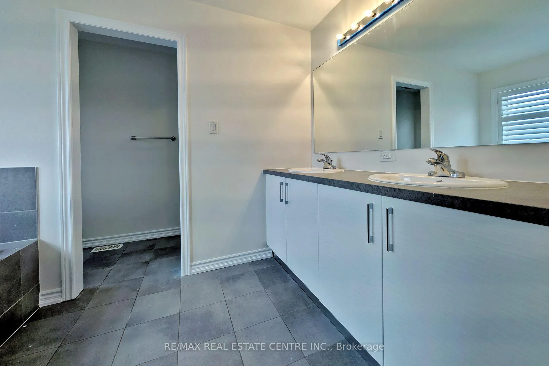 Photo 19 of 187 Lyle Drive, Clarington, Bowmanville — HOMEH