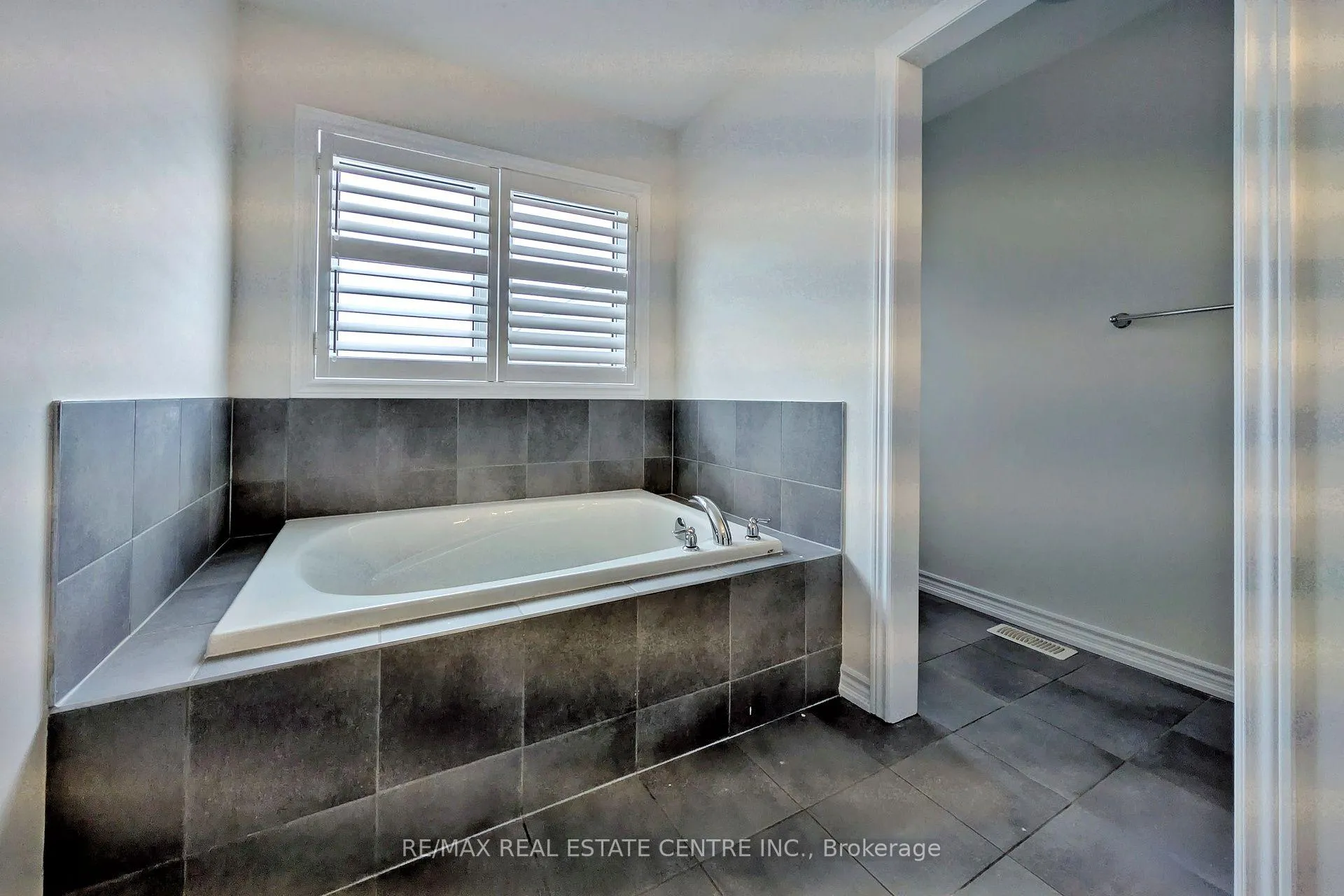 Photo 20 of 187 Lyle Drive, Clarington, Bowmanville — HOMEH