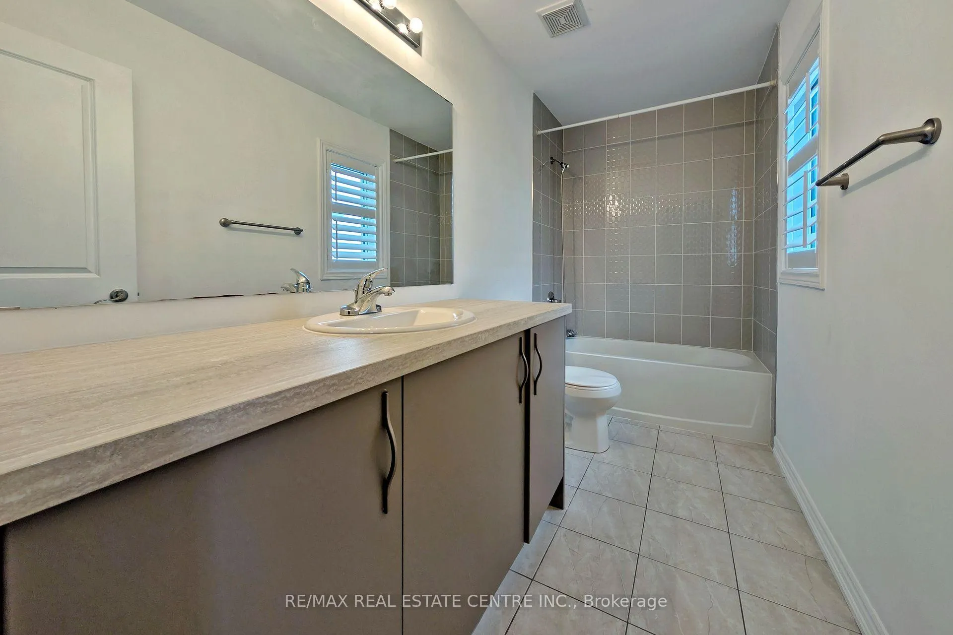 Photo 24 of 187 Lyle Drive, Clarington, Bowmanville — HOMEH