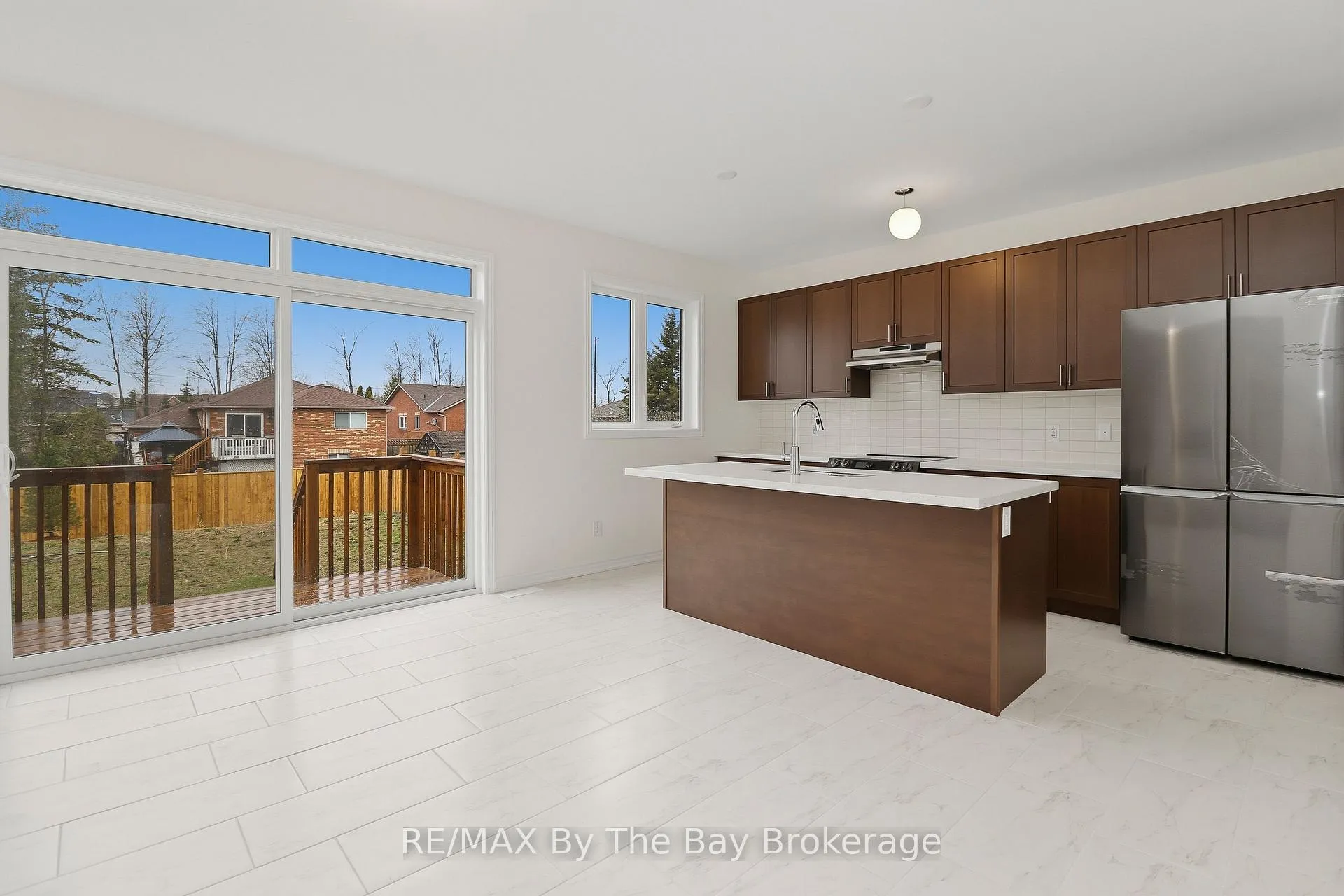 Photo 4 of 15 Beatrice Drive, Wasaga Beach — HOMEH