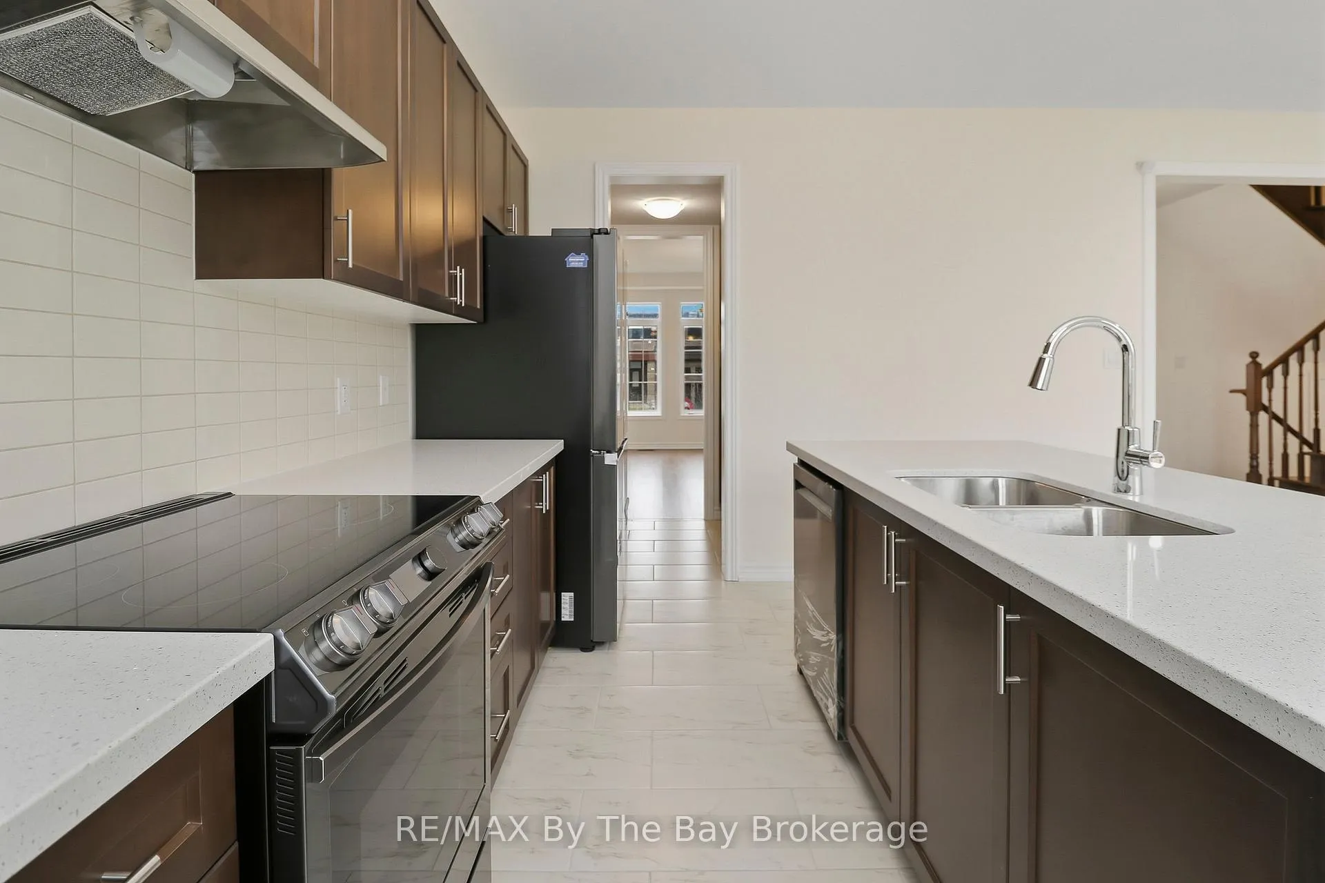 Photo 5 of 15 Beatrice Drive, Wasaga Beach — HOMEH