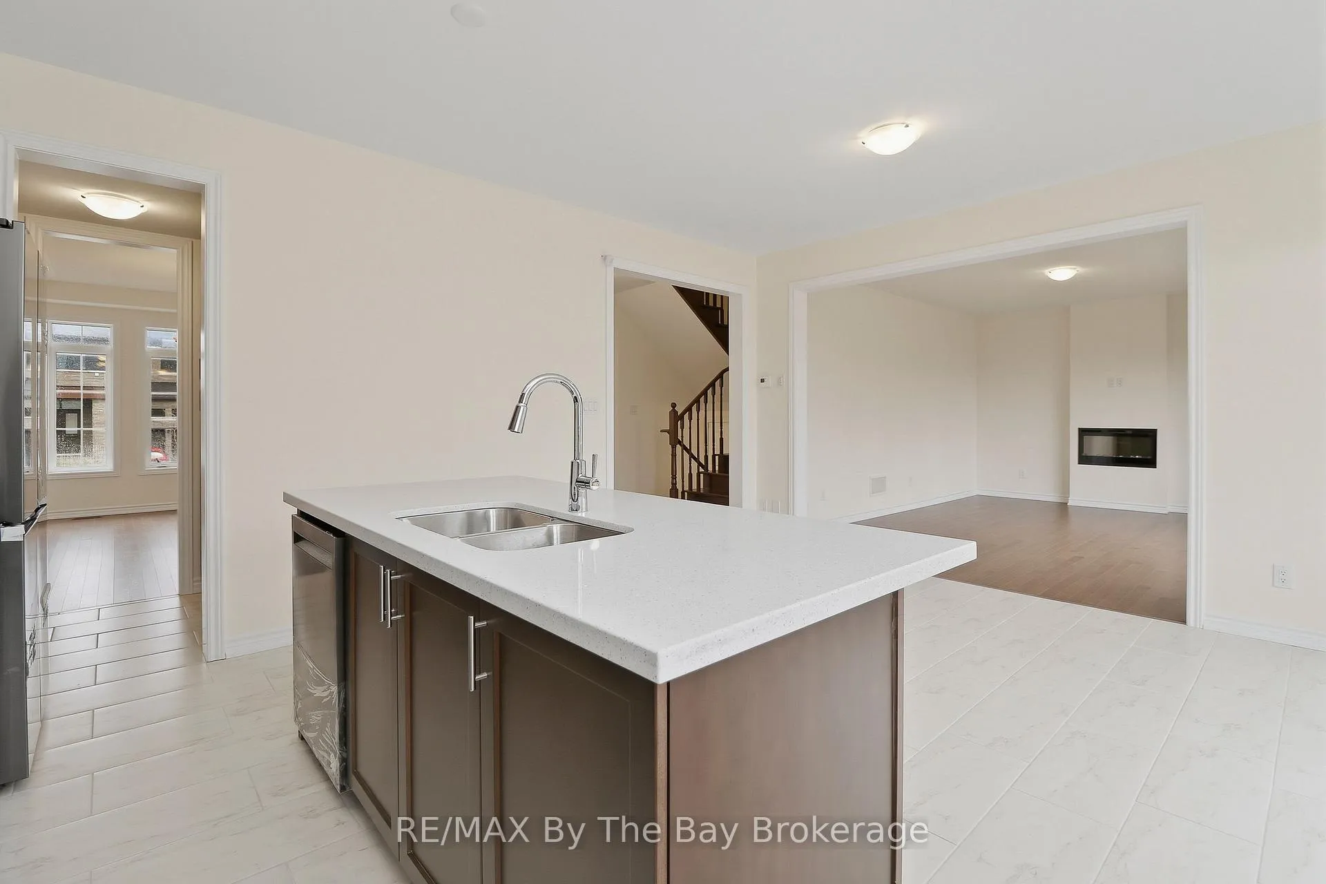 Photo 6 of 15 Beatrice Drive, Wasaga Beach — HOMEH
