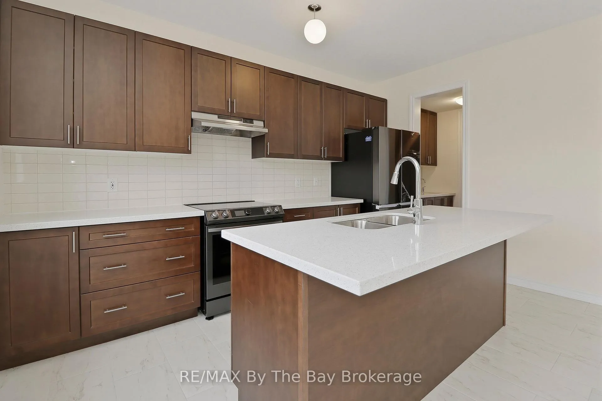 Photo 8 of 15 Beatrice Drive, Wasaga Beach — HOMEH