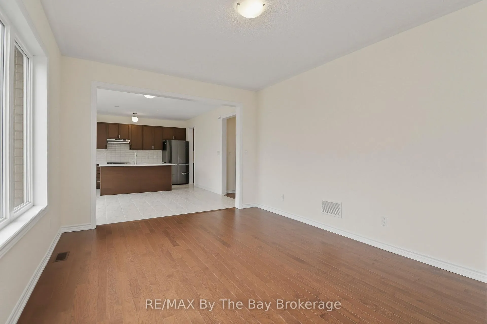 Photo 13 of 15 Beatrice Drive, Wasaga Beach — HOMEH
