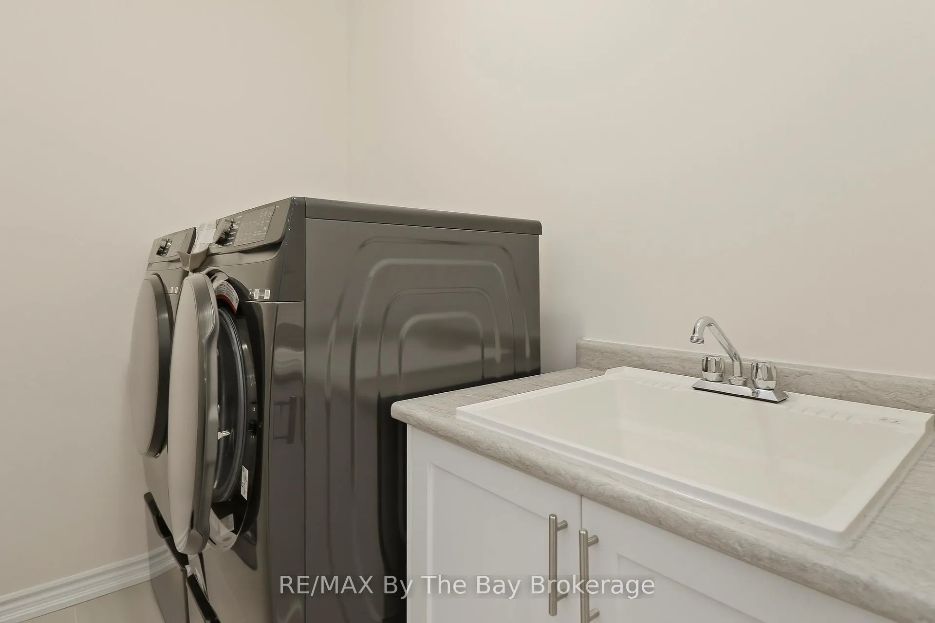 Photo 23 of 15 Beatrice Drive, Wasaga Beach — HOMEH