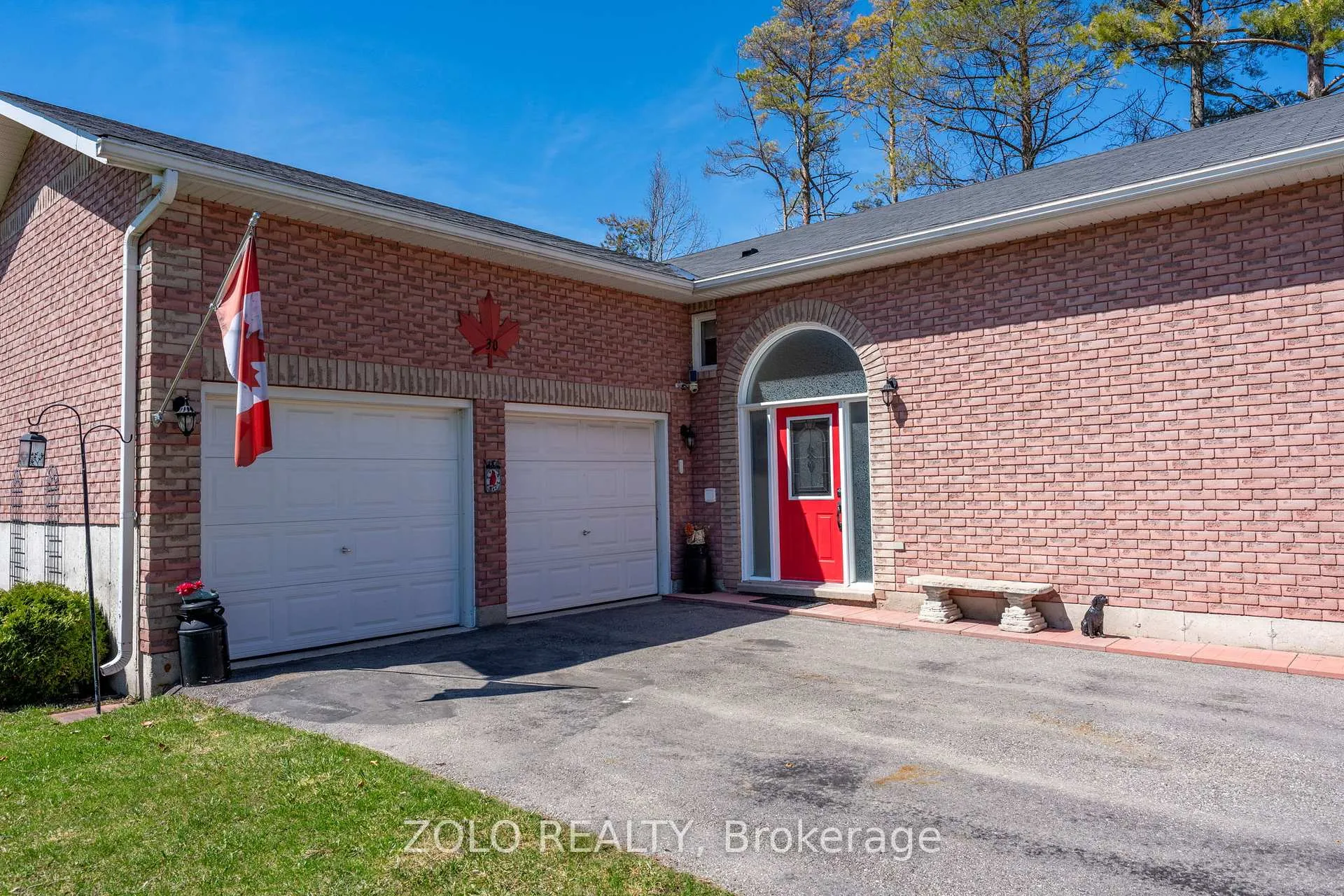 Photo 3 of 30 Sunset Beach Road, Georgina, Virginia — HOMEH